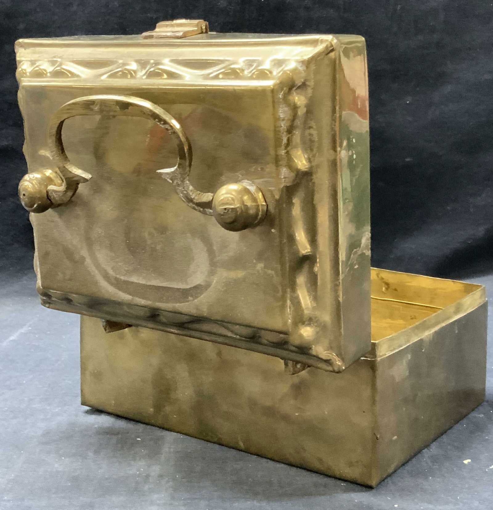 Vtg Embossed Brass Trinket Box, India (1 of 8)