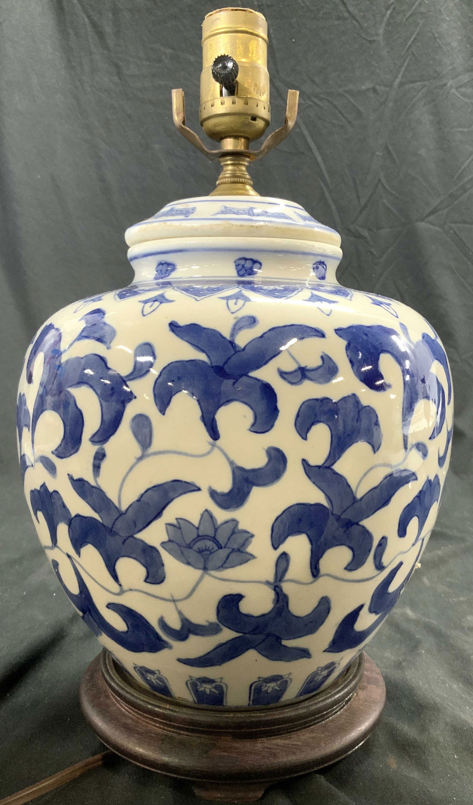 Vintage Porcelain Chinoiserie Asian Table Lamp (1 of 6)
