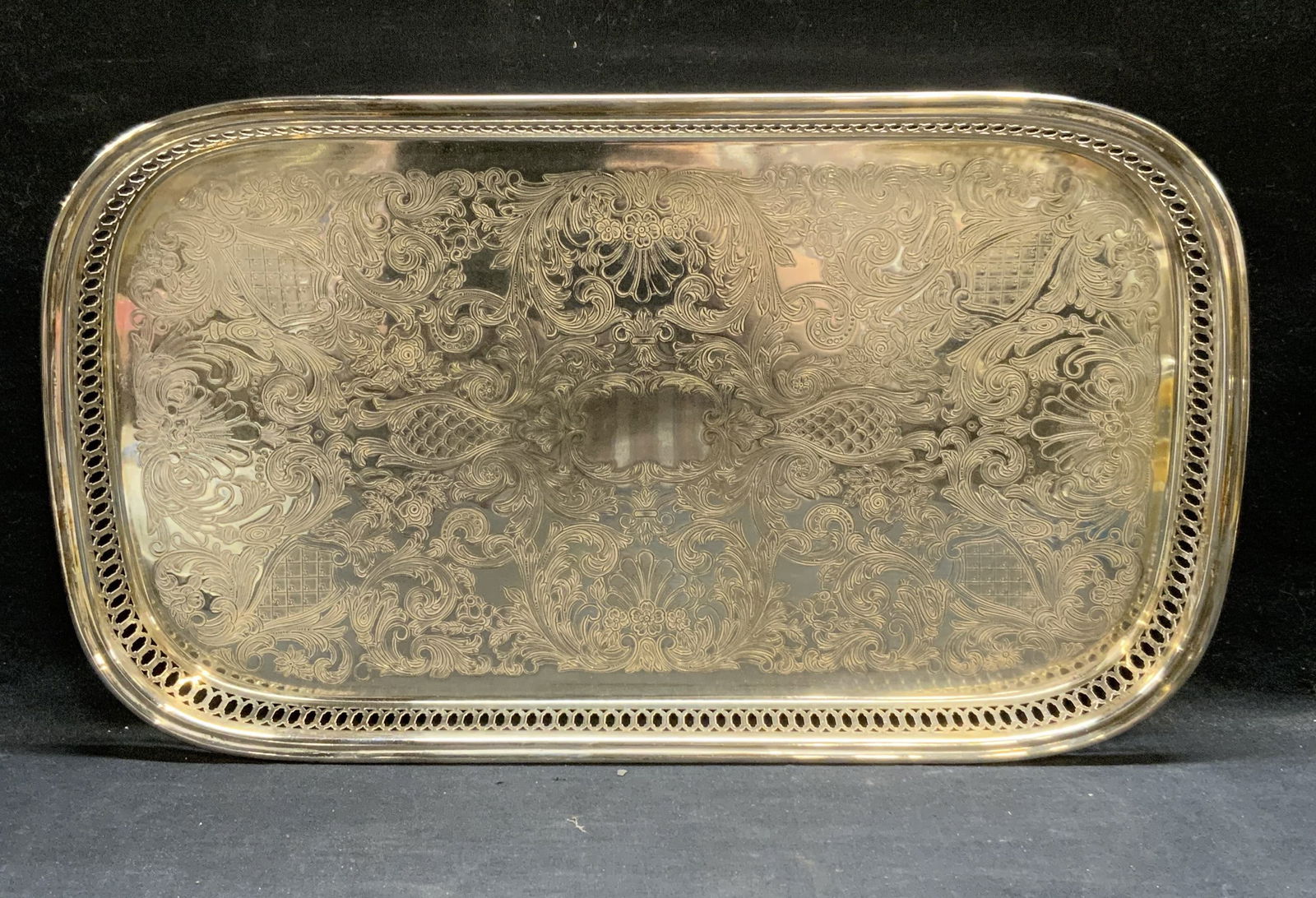 Vintage Oneida Silver Plated Chased Tray (1 of 7)