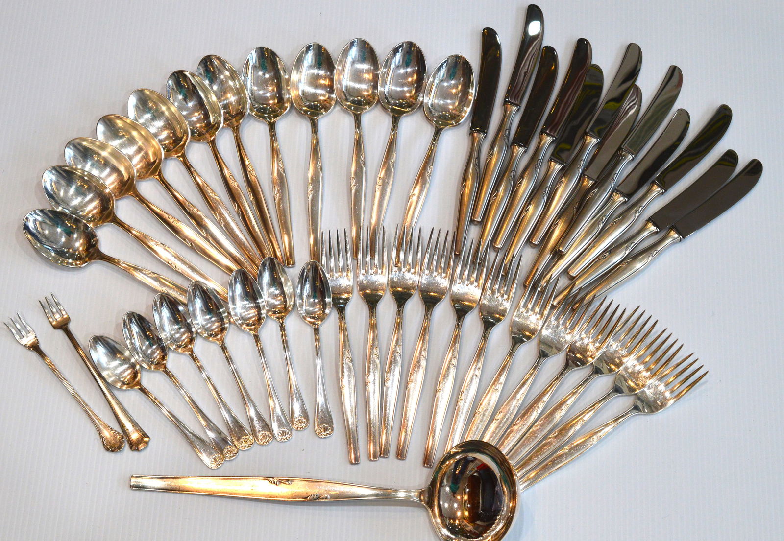 Silver Plate Lot of Utensils: Includes 12 soup spoons, 12 dinner knives, 12 dinner forks, 7 tsps, 2 cocktail forks & 12 ladle NB BS#8