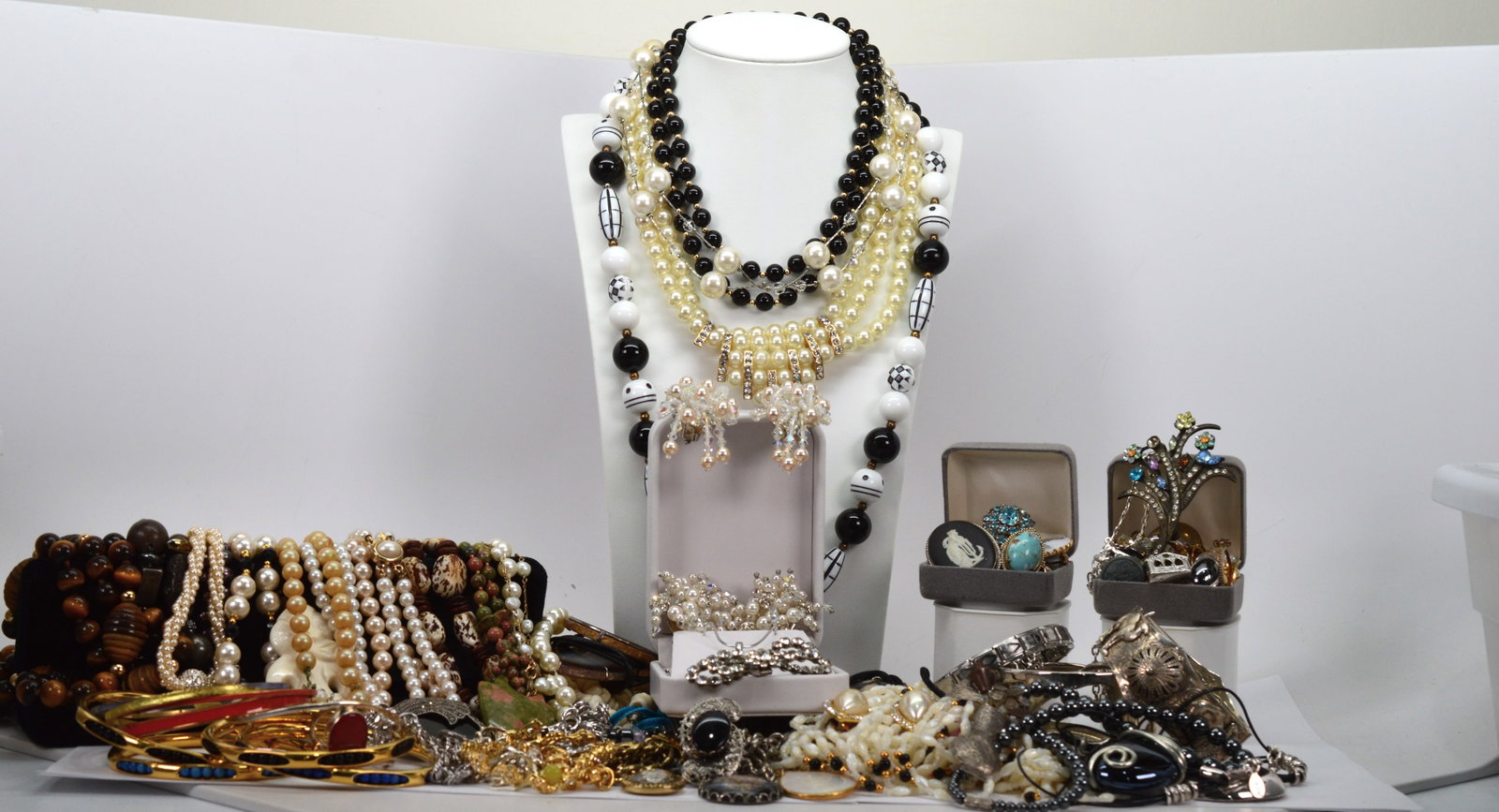 Costume Jewelry Lot: This tremendous lot of costume jewelry includes necklaces, brooches and pins, earrings, bracelets and rings. NB BS#9