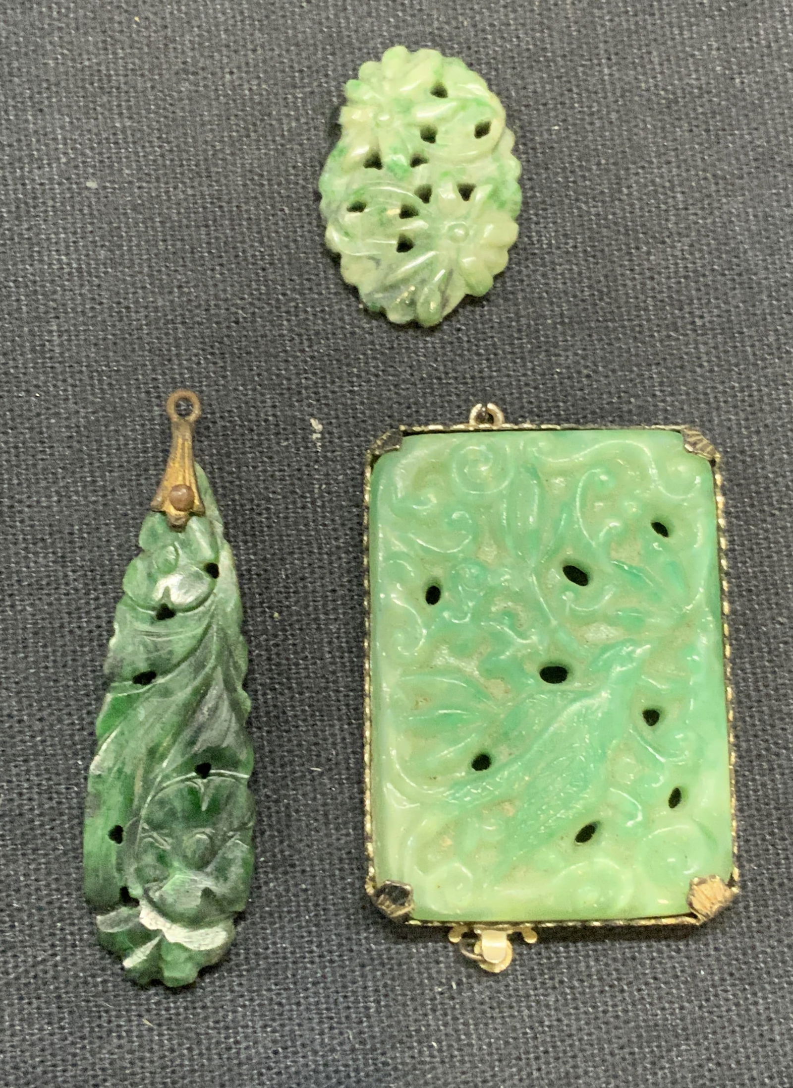 Lot 3 Vintage Glass & Jade Pendants (1 of 6)