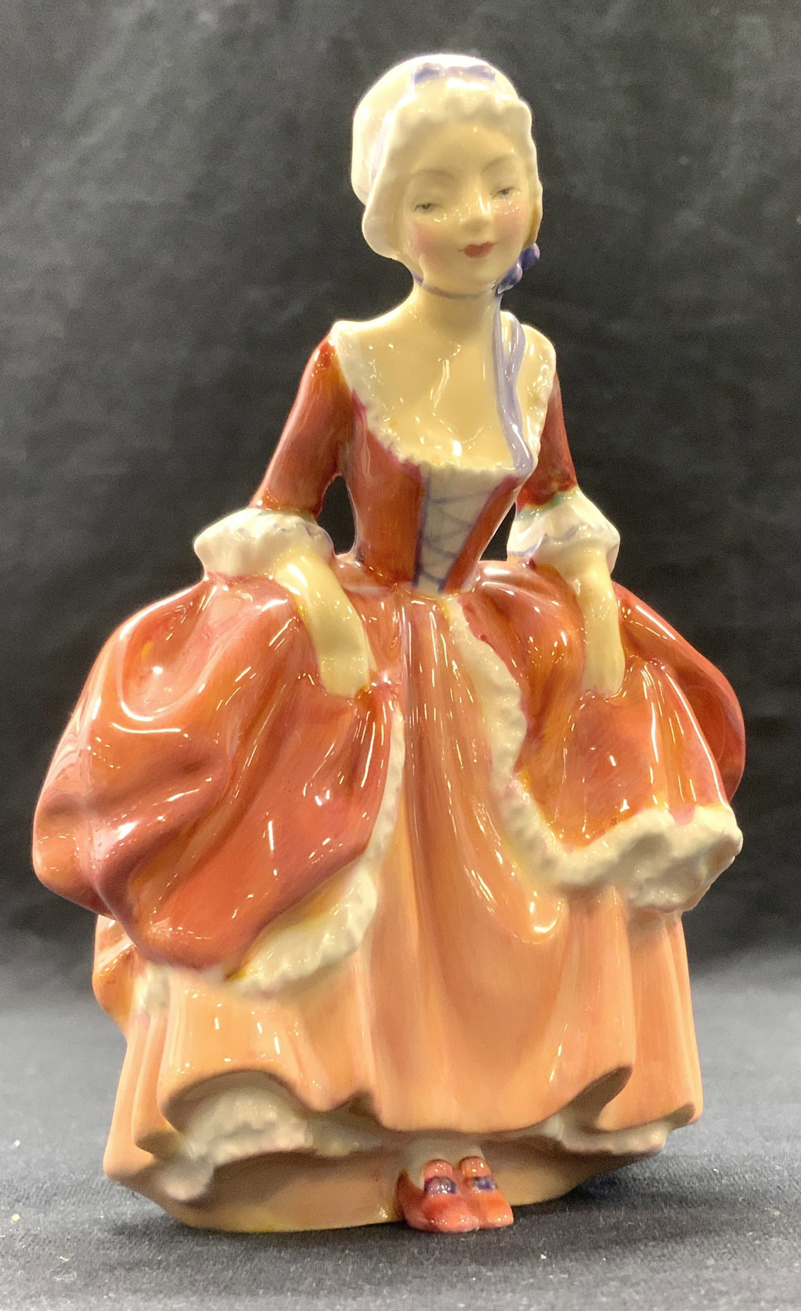 Royal Doulton Goody Two Shoes Porcel Figural Eng: Royal Doulton fine bone china figural titled Goody Two Shoes , H.N. #3037 Made in England. 7 x 4.5 in. W, c.1939. designed by Leslie Harradine. Decorative arts, Royal Doulton Goody Two Shoes Porcelain