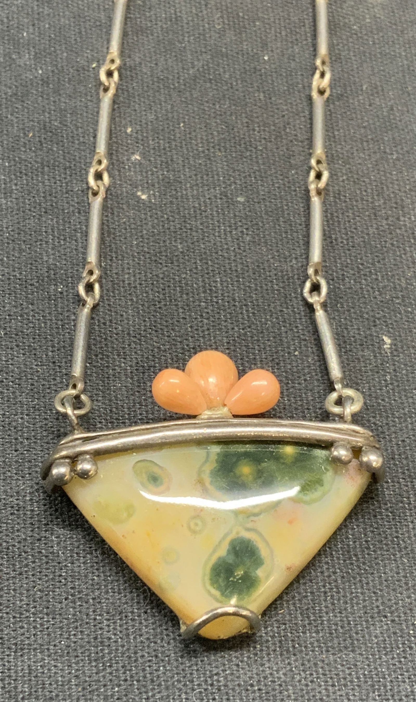 A Goodwin Sterling Silver Agate Pendant Necklace (1 of 6)