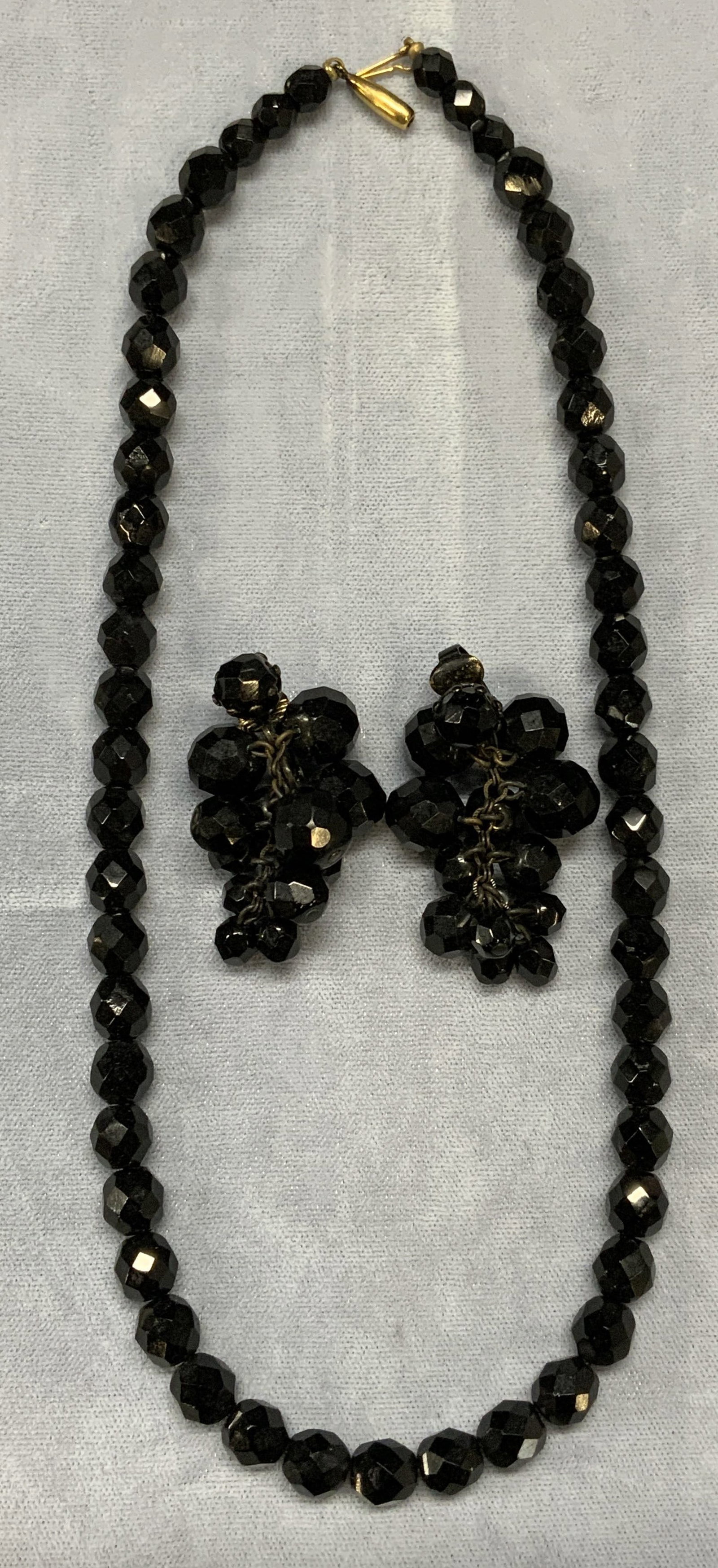Lot 2 Vintage Jet Bead Necklace & Earrings (1 of 7)