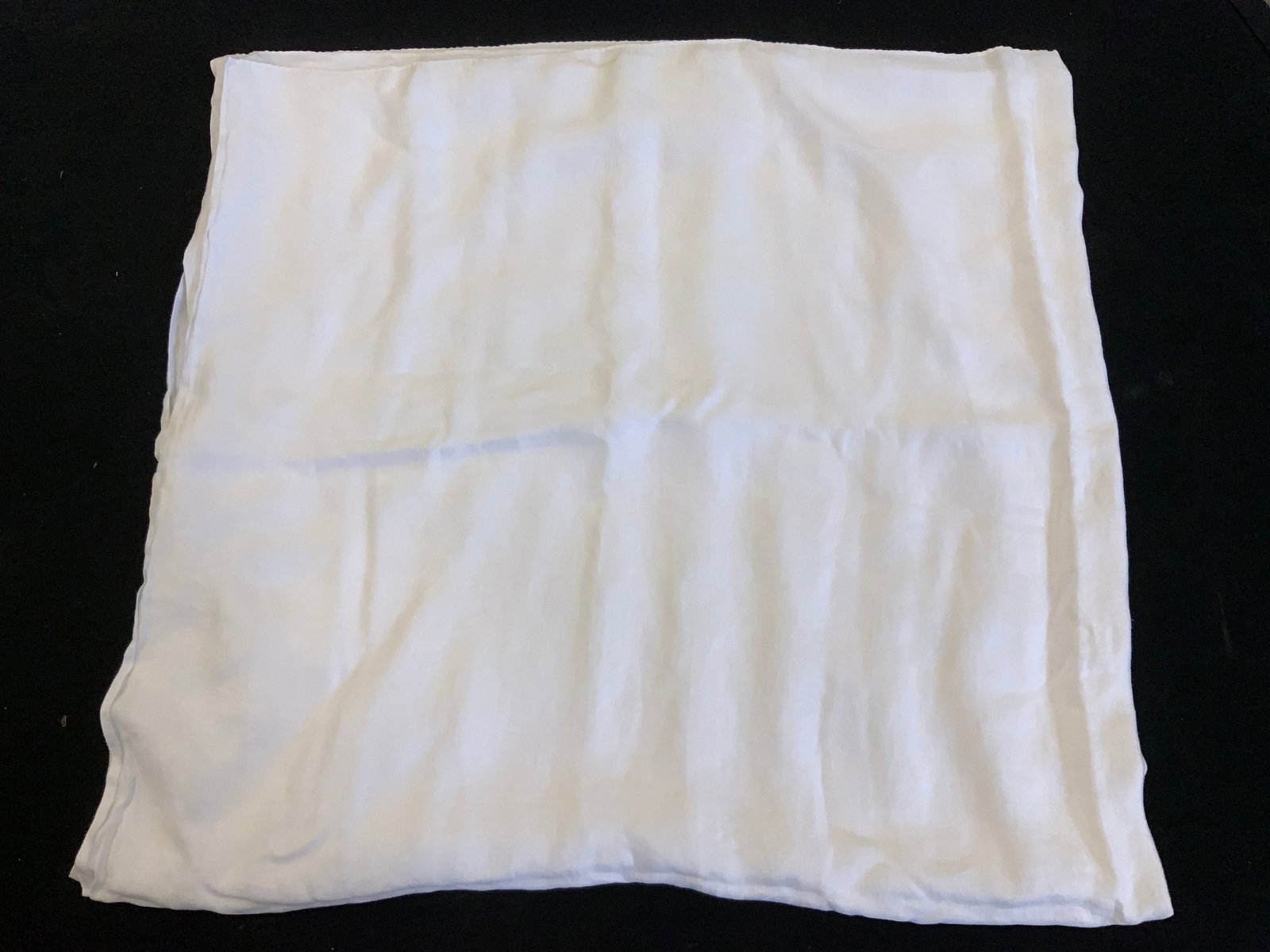 Bright White Rectangular Wreath Tablecloth (1 of 6)