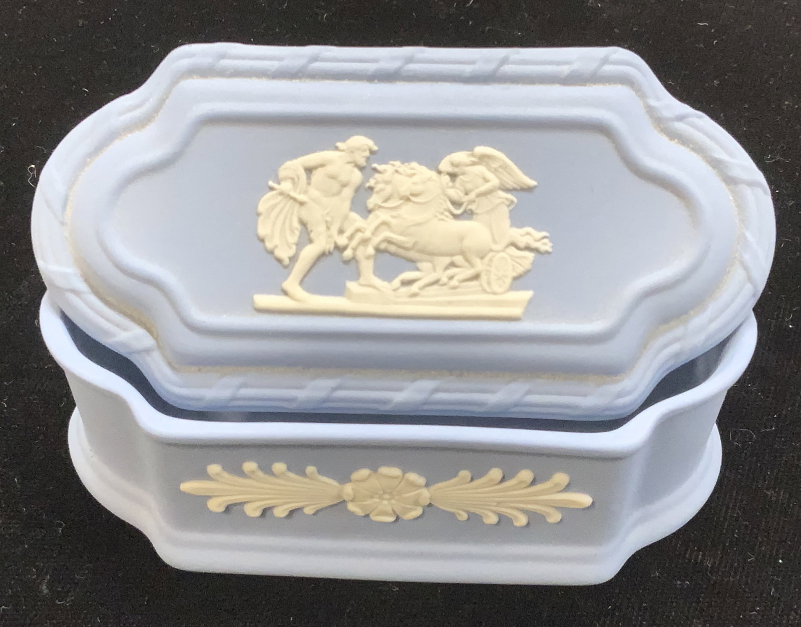 Wedgwood Blue Porcelain Trinket Box England: Neoclassical Wedgwood Lidded trinket box in light blue porcelain. Marked Wedgwood Made in England and DB. Measures 3.5 in. Long x 1.75 in. Wide x 1.5 in. Ht. Wedgwood trinket box , Wedgwood trinket je
