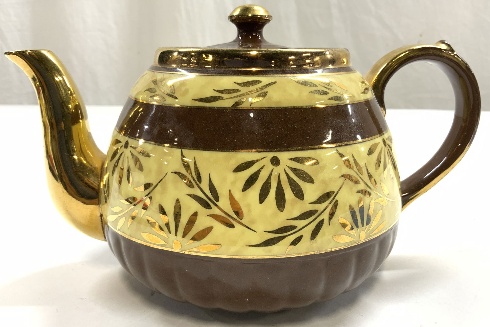 Vintage Gilt Ceramic Teapot W Lid ENGLAND (1 of 7)