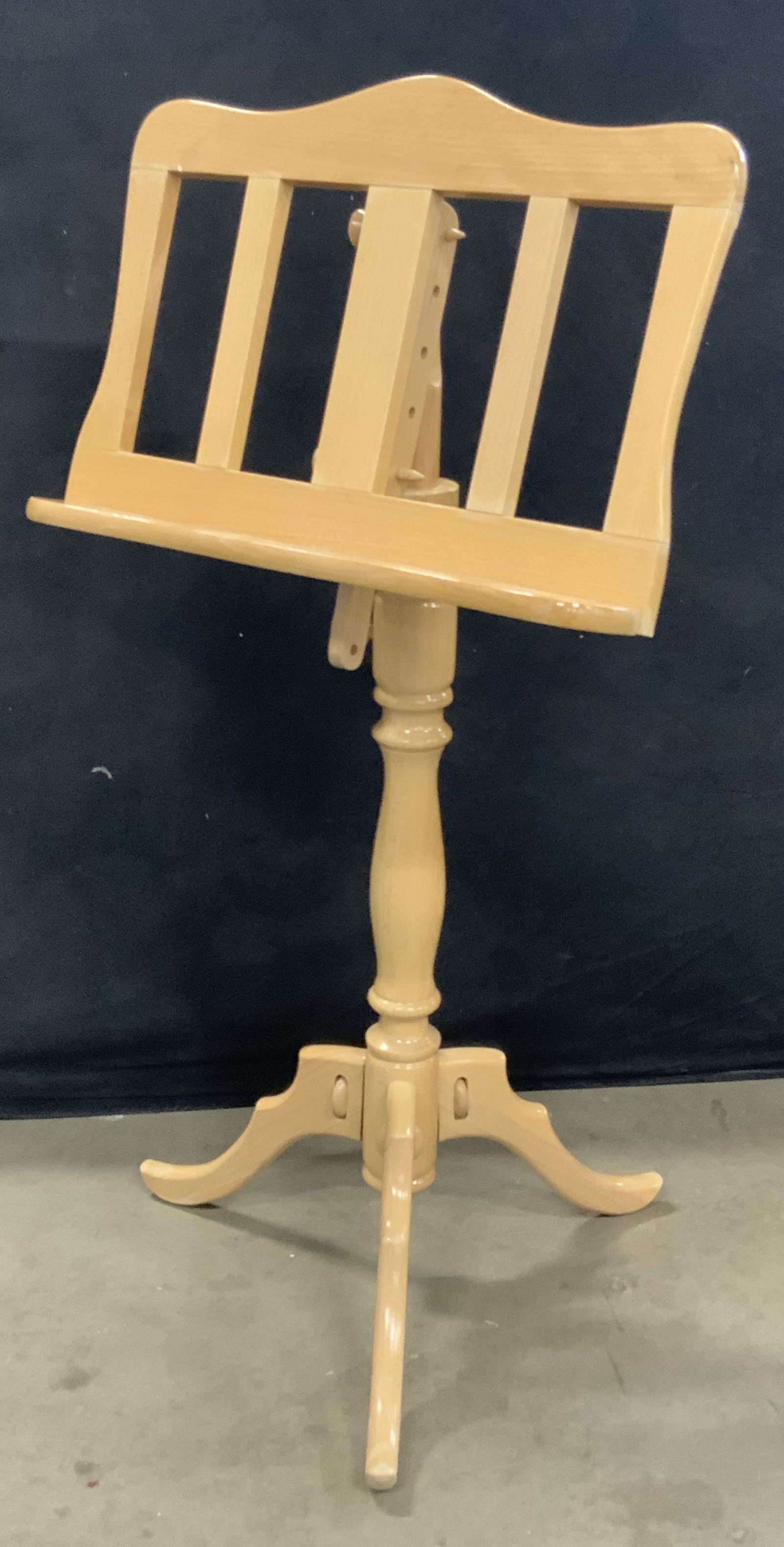 Wooden Tripod Leg Music Stand (1 of 9)