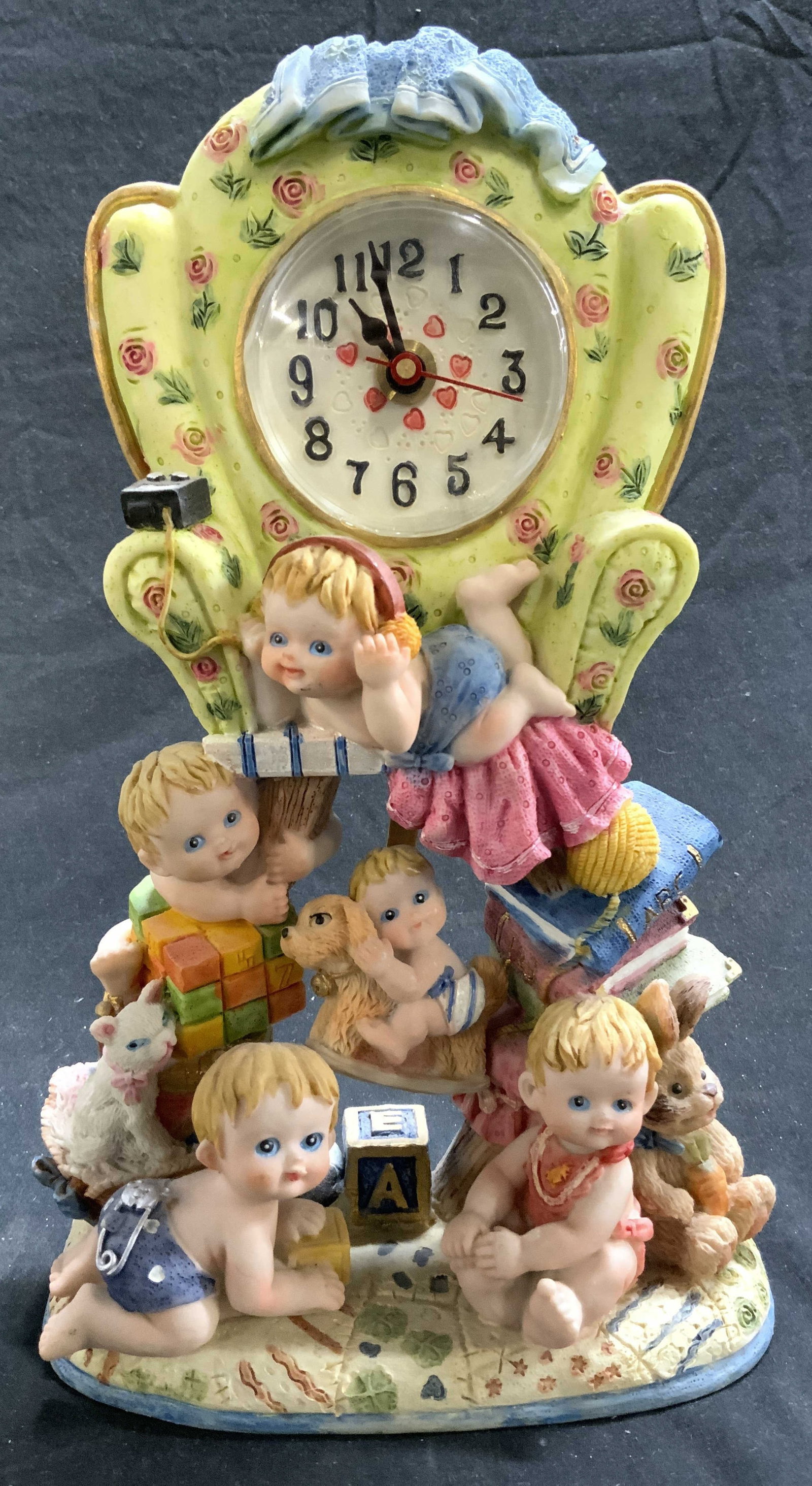 Vintage Baby Cherub Resinous Mantel Clock (1 of 8)