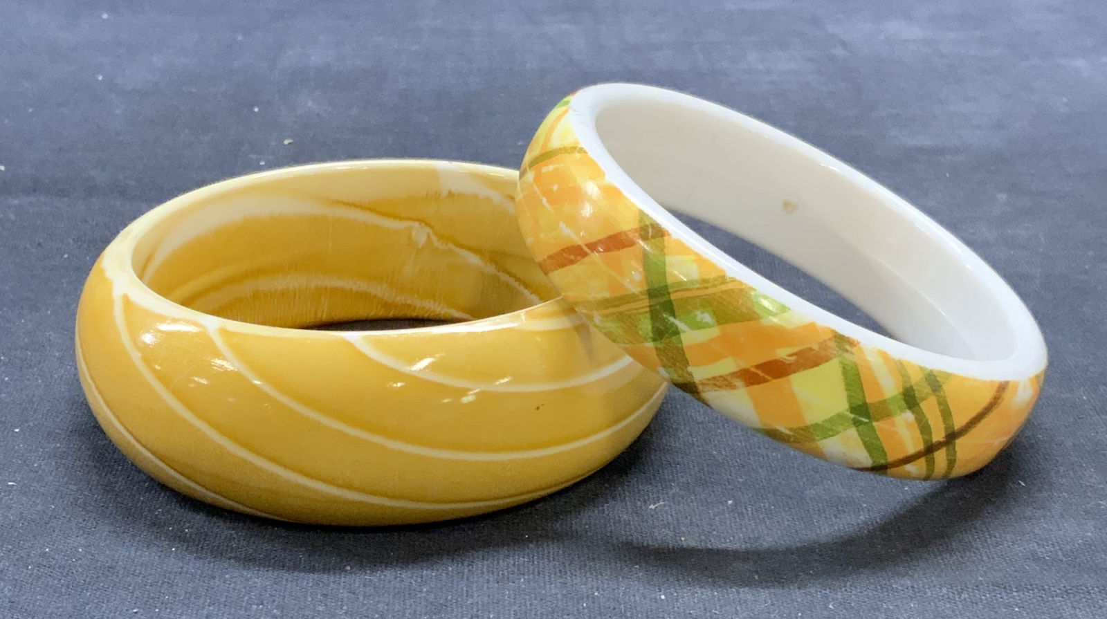 Lot 2 Vintage Acrylic Bangle Bracelets (1 of 7)