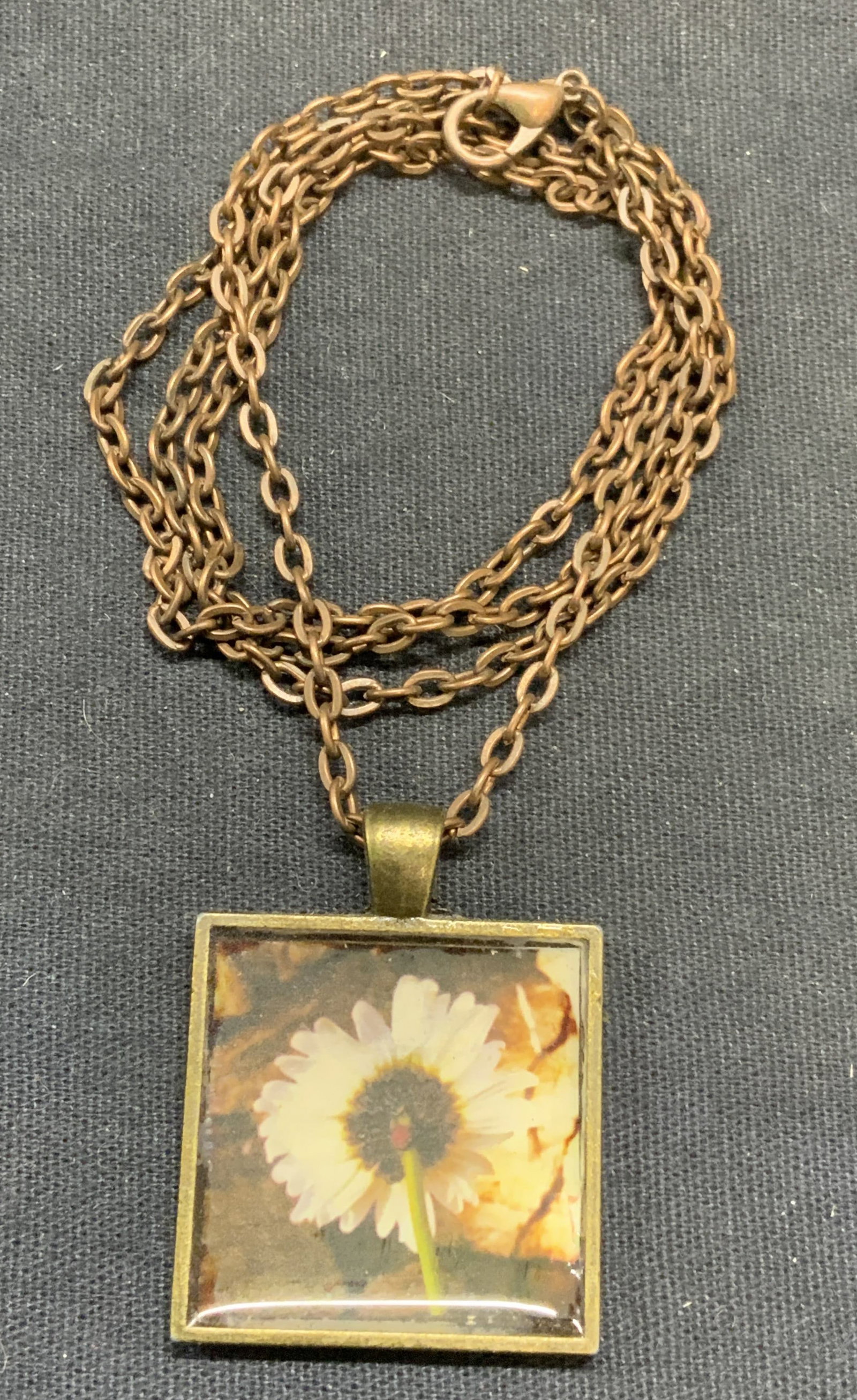 Vintage Brass Flower Pendant Necklace: Vintage brass flower pendant necklace. Drop length approx. 11.5 inches. Pendant measures approx. 1 x 1 inches. Some surface wear including scratching observed. Estate jewelry, costume jewelry, cocktai