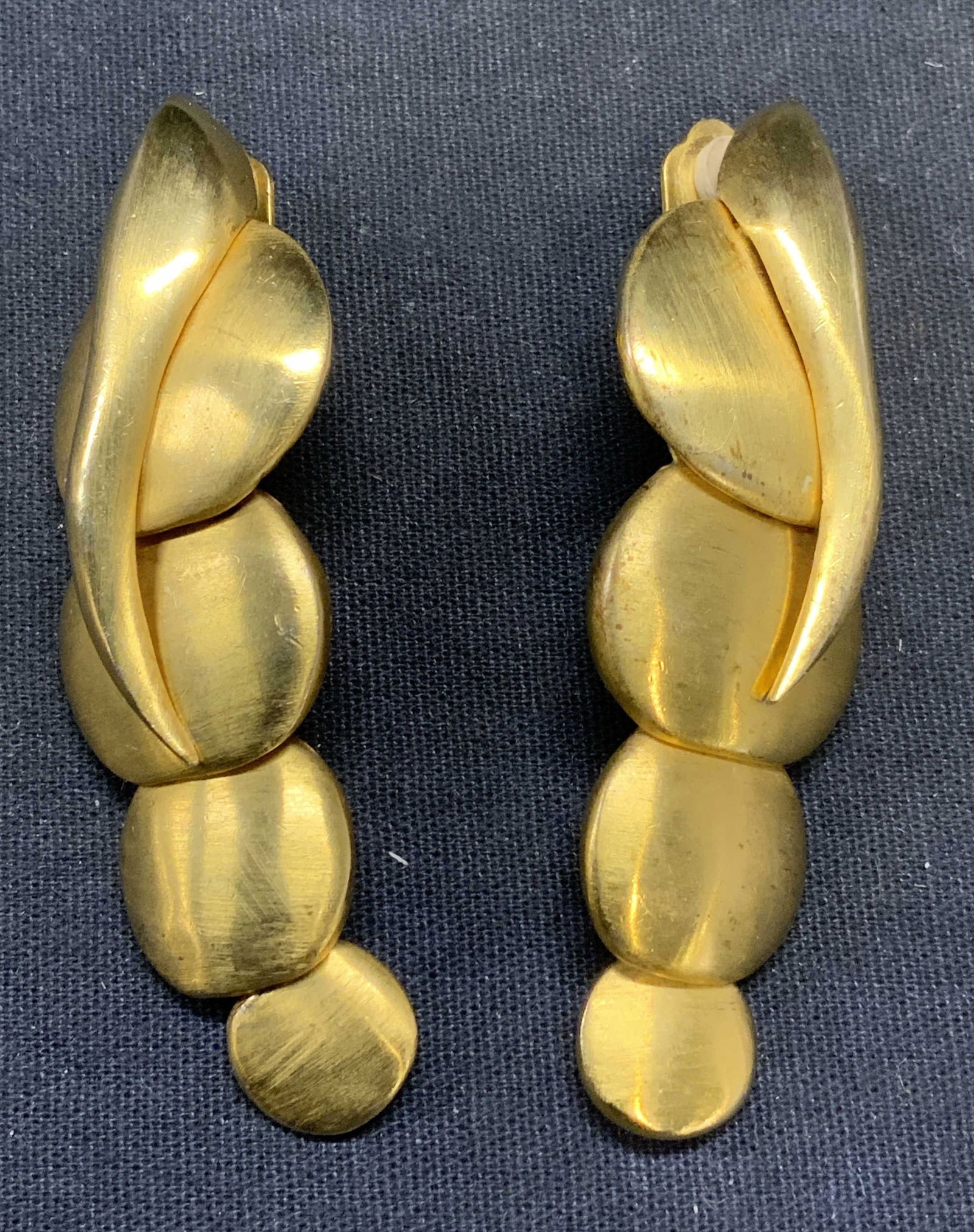 Vtg DUBIN Gold Tone Disc Dangle Earrings (1 of 6)