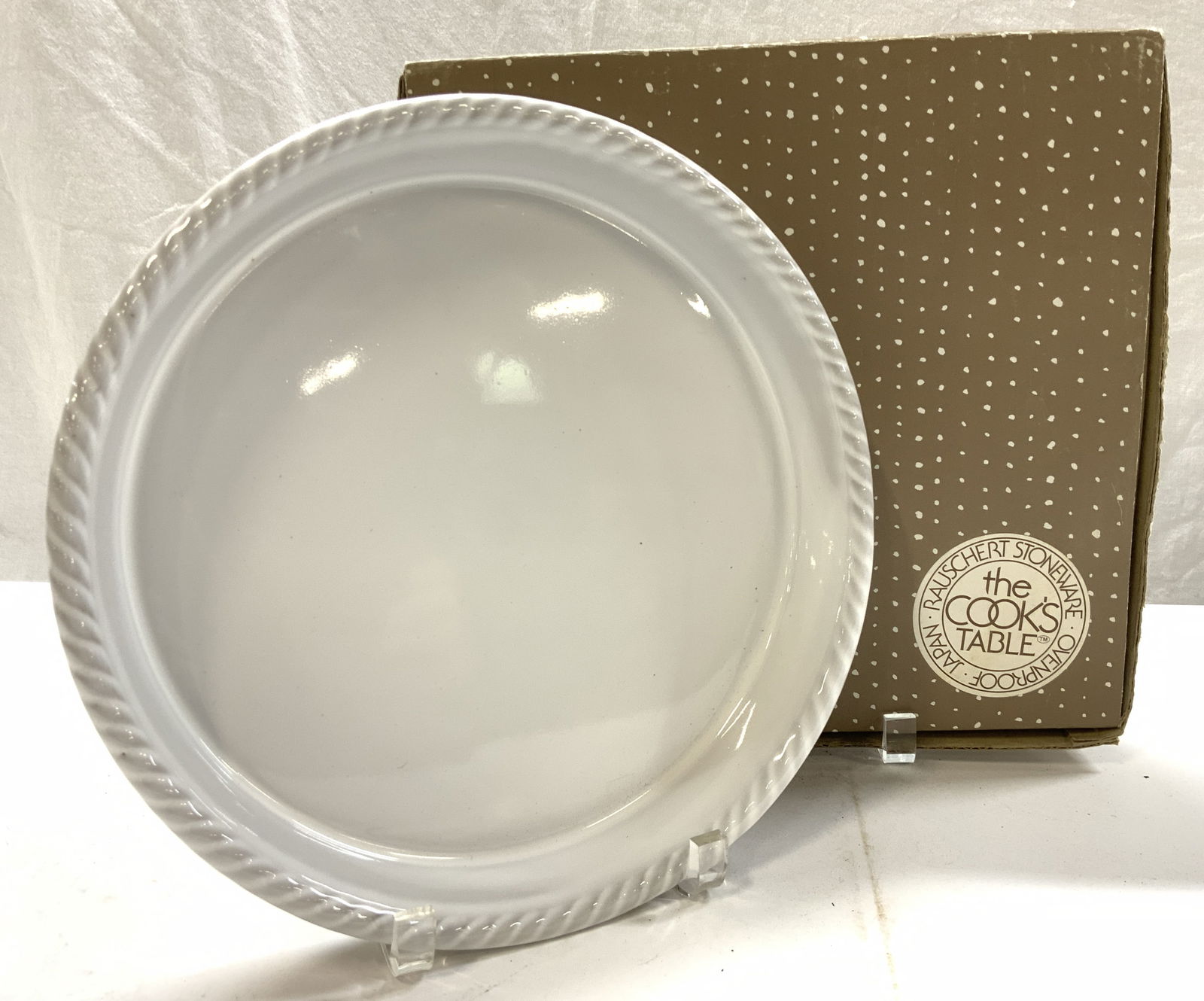 The Cooks Table Ovenproof Stoneware Pie Plate (1 of 6)