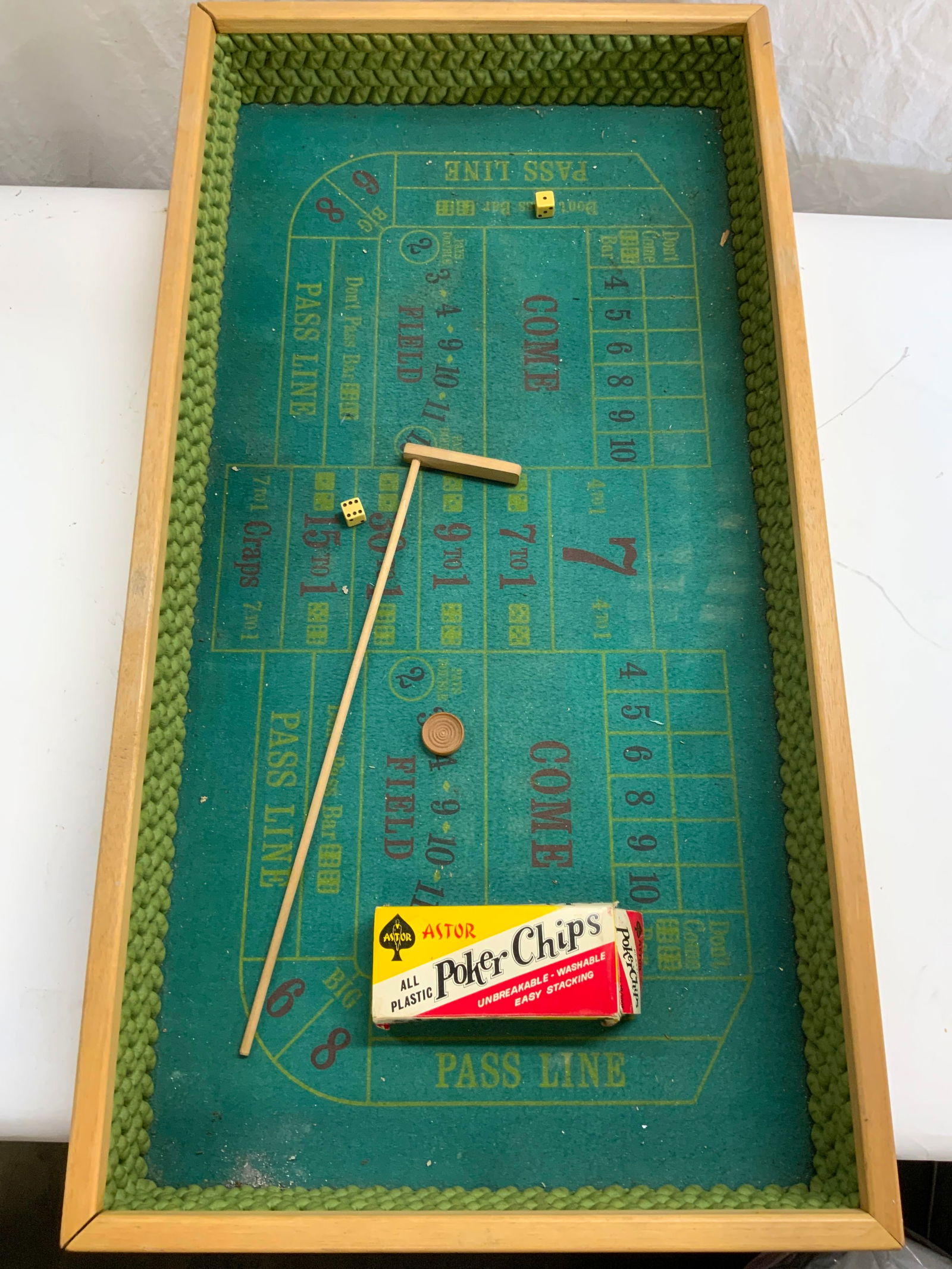 Vntg Wood & Felt Craps Boards W Box Of Chips (1 of 7)