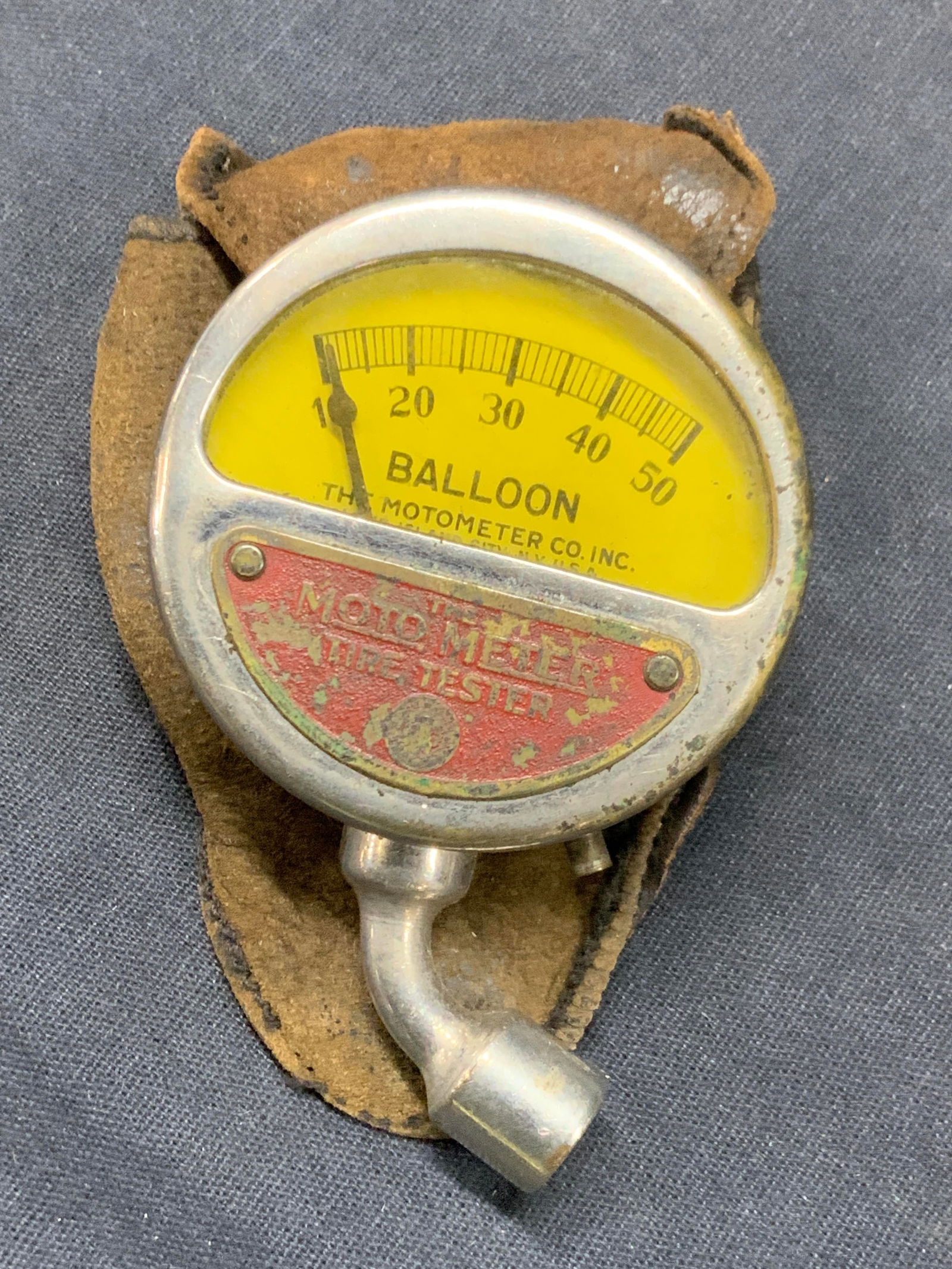Vtg 1920s Balloon Moto Meter Pressure Gauge (1 of 8)