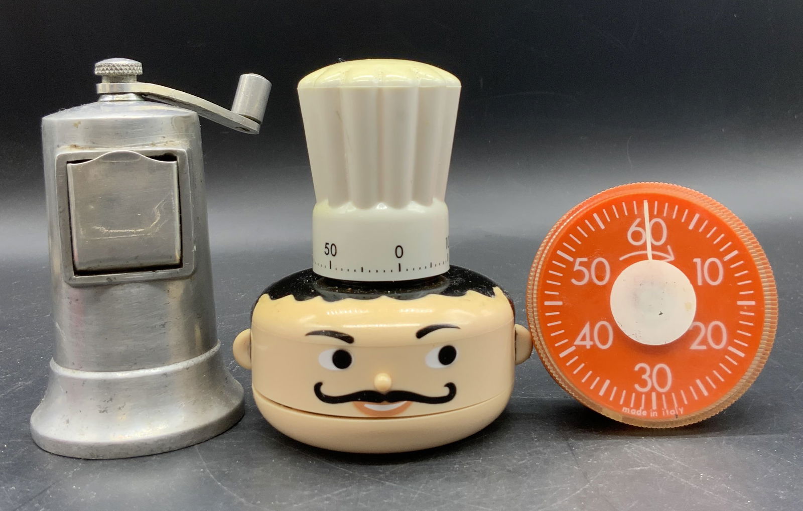 Lot 3 Kitchen Accessories, Timers & Peppermill (1 of 8)