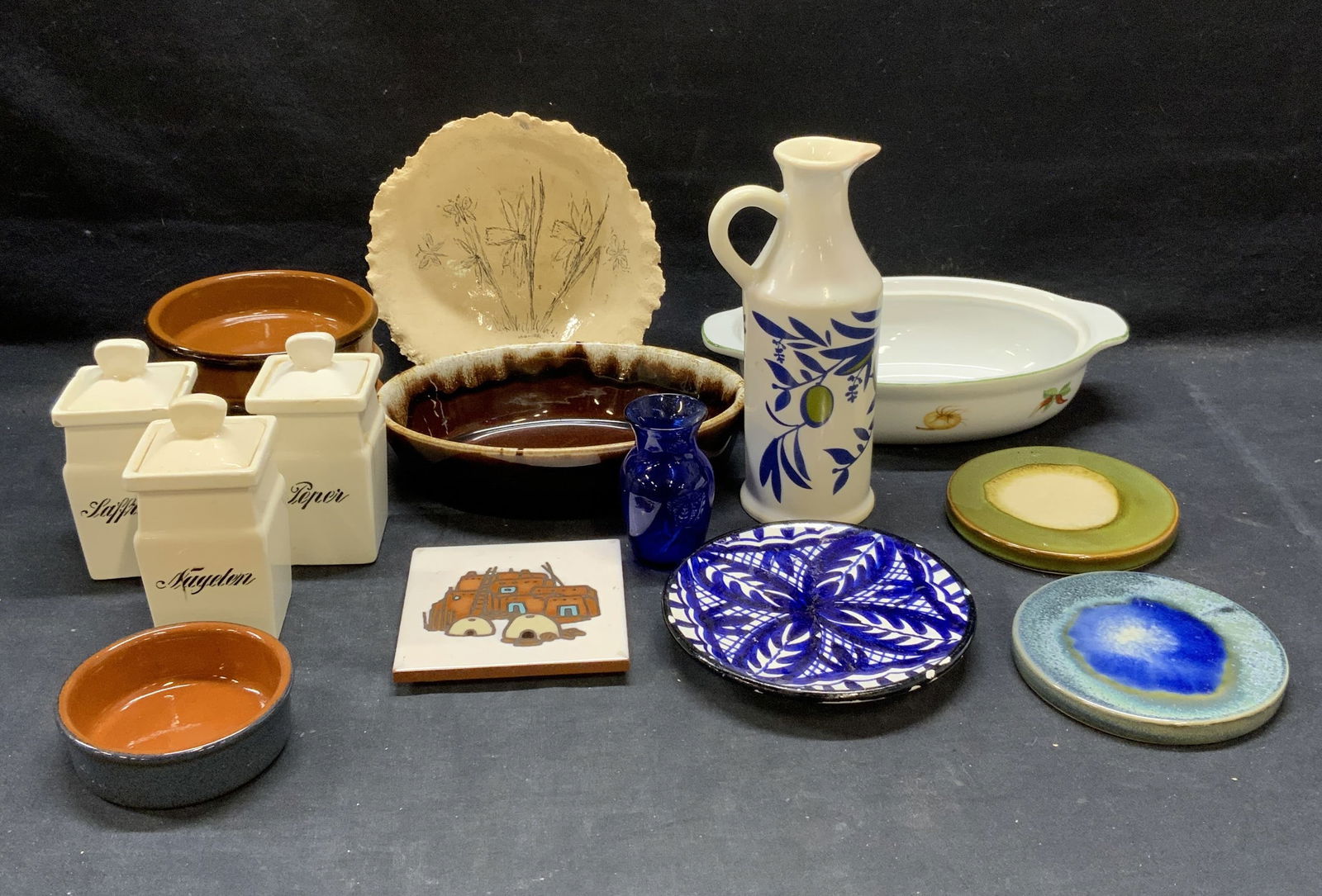 Group 16 Ceramic Tableware Pieces (1 of 13)