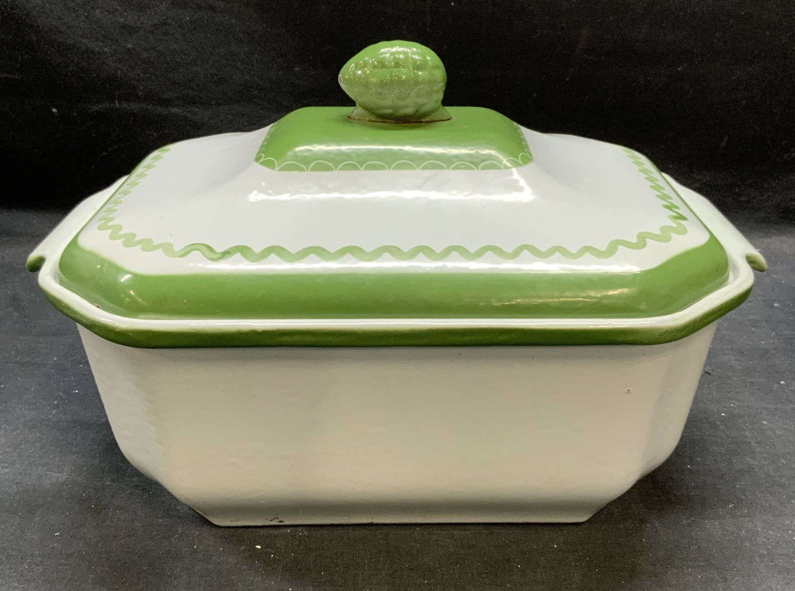 Vtg Klafrestrom Enameled Cast Iron Dutch Oven: Vintage Klafestrom enameled cast iron Dutch oven with lid. Hues of blue and green. Measures approx. 10.5 x 8.5 x 4.5 inches, excluding lid. Trademarked to underside. Made in Sweden. Some surface wear 