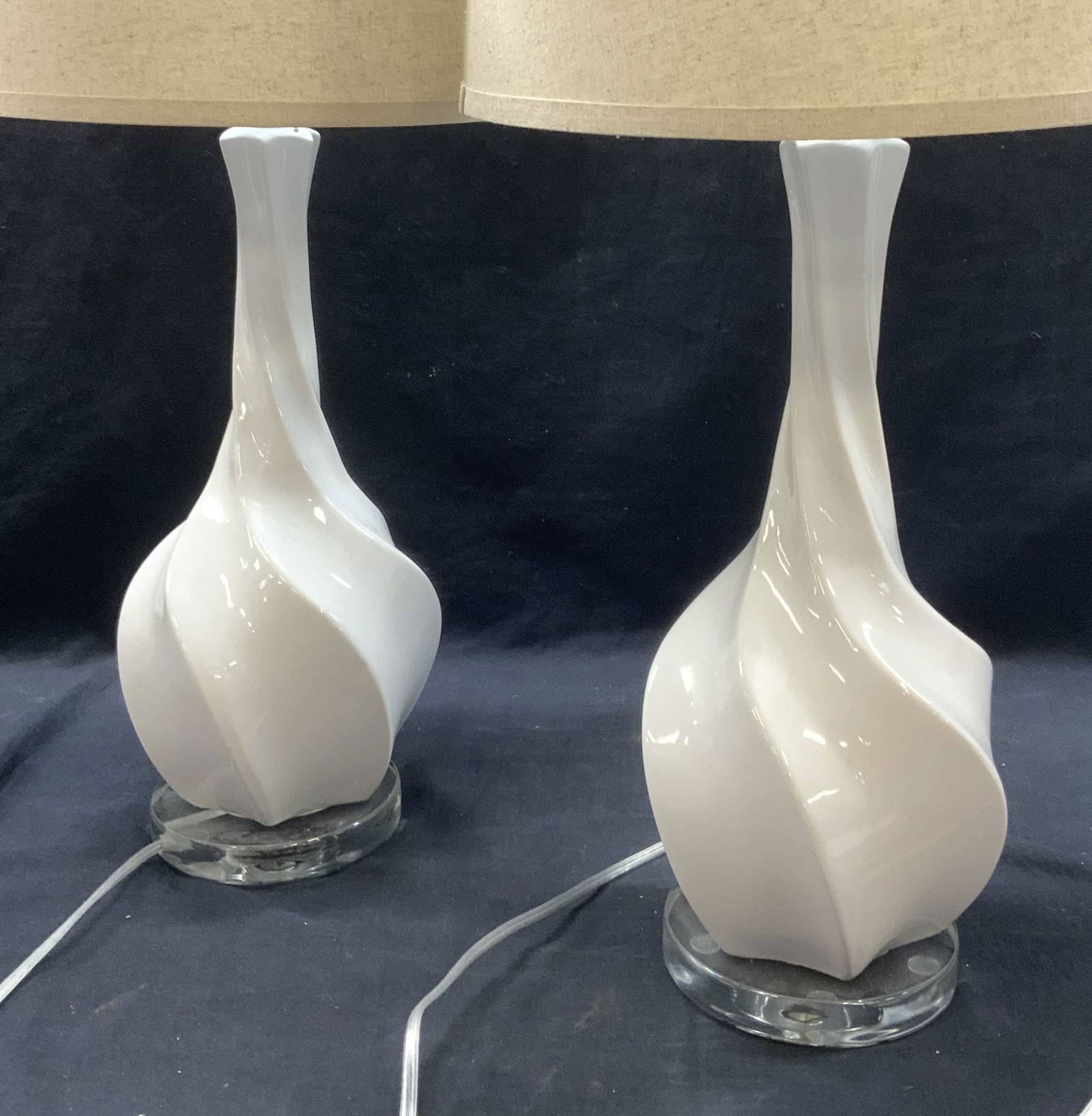 Pr Contemporary White Porcelain Lamps, Lucite Base (1 of 11)