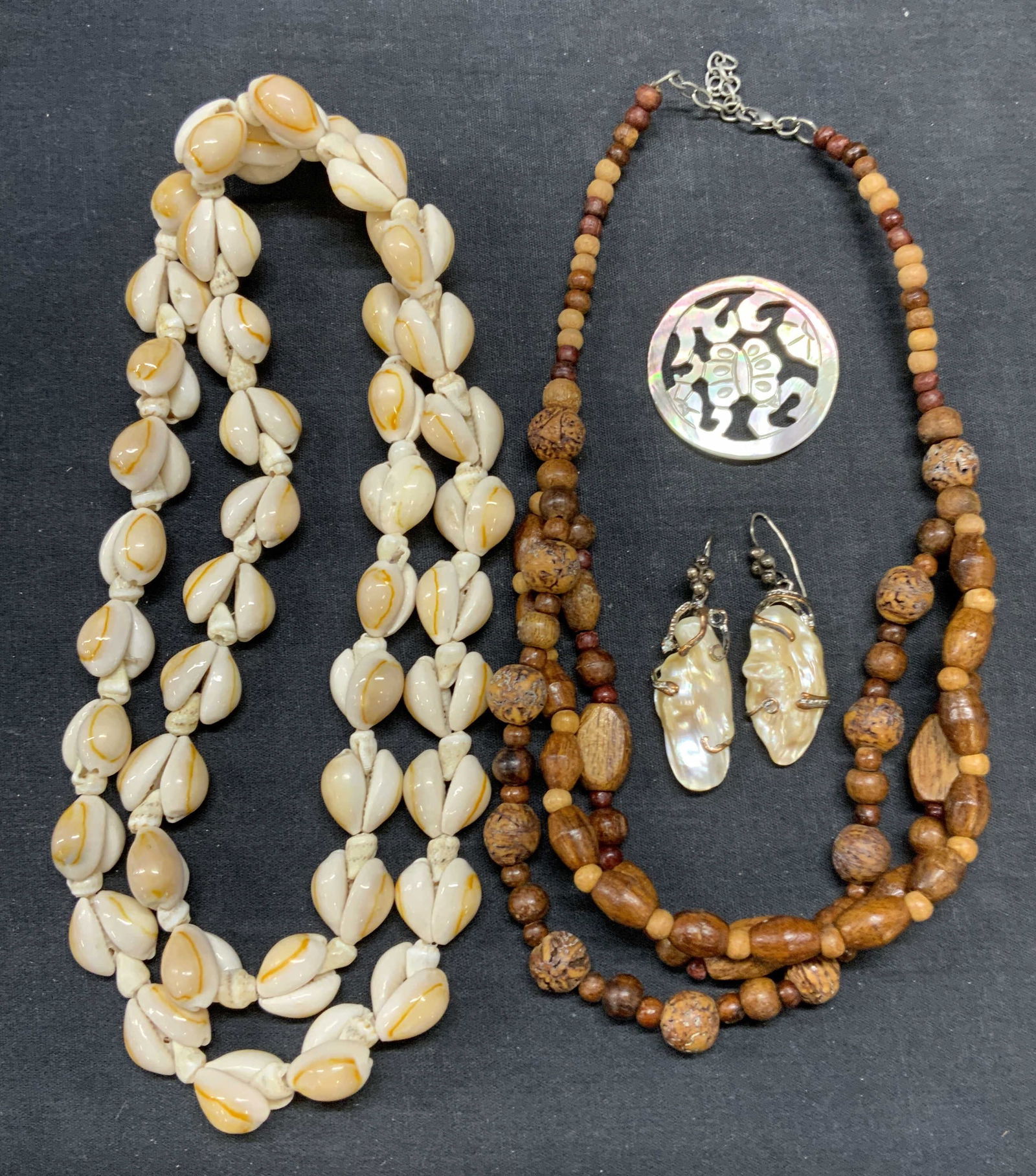 Lot 4 Wood & Shell Necklace, More (1 of 6)