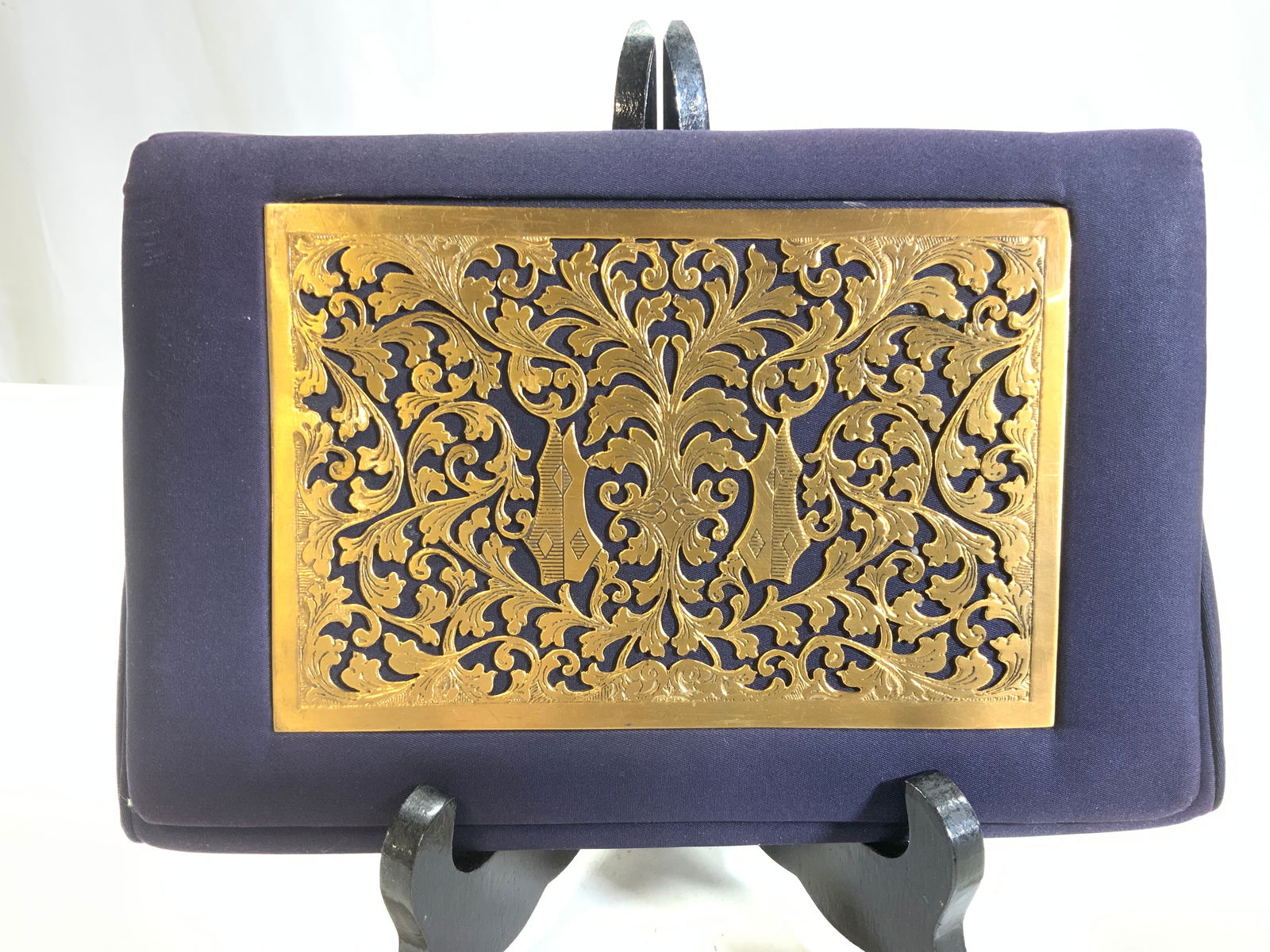 Vntg Twifaille by Rosenfeld Brass Pl Cover Clutch: Unique mid century evening clutch marked Twifaille by Rosenfeld . Fold over flap with a snap closure. Front has a decorative brass plate plaque with acanthus scrolls. Clutch measures 9 x 6 in. Lift up