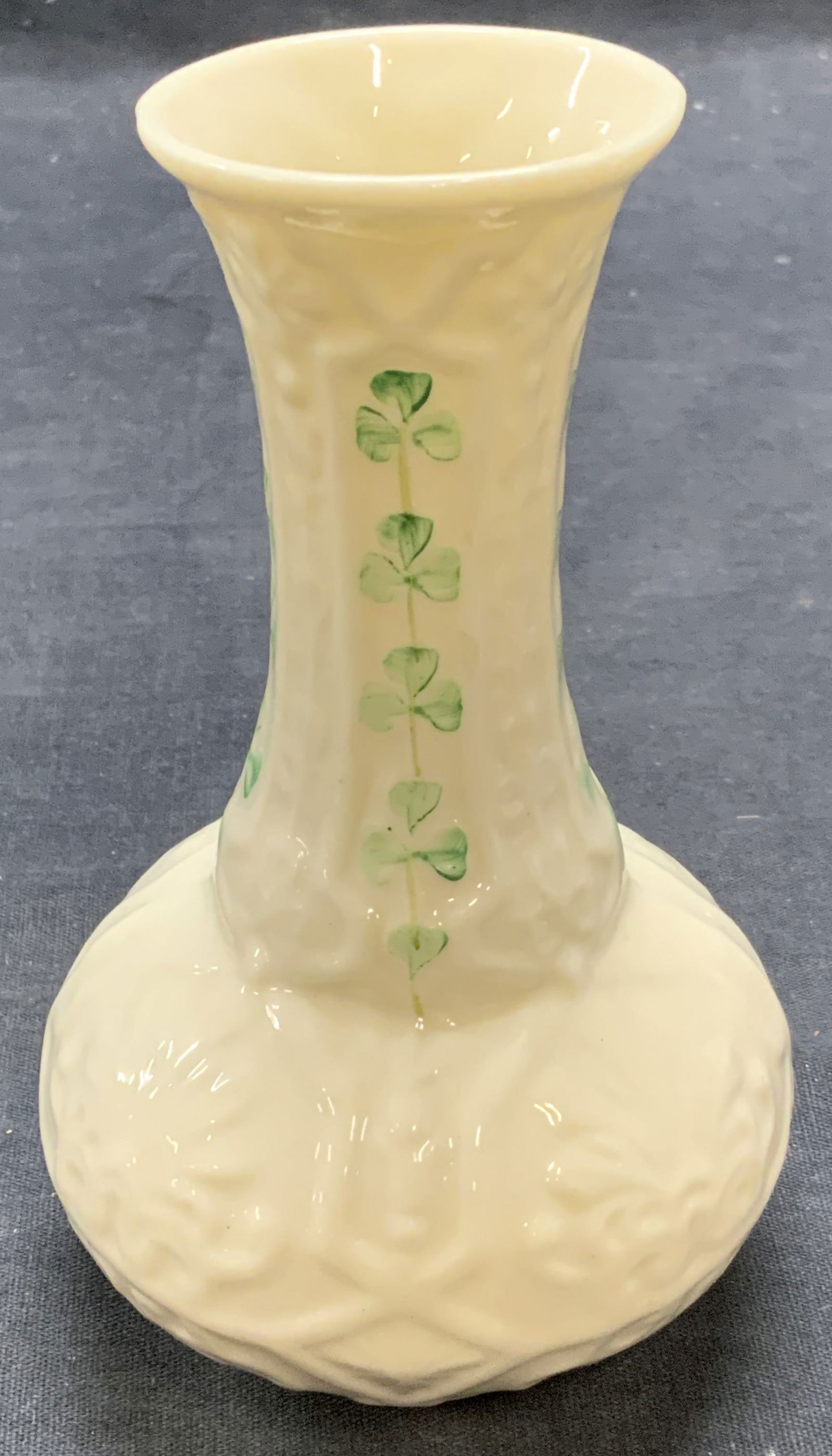 BELLEEK Porcelain Shamrock Vase, Ireland (1 of 6)