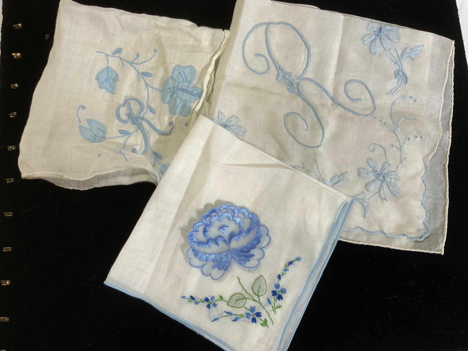 Lot 3 Blue Flower Embroidered Cotton Vtg Hankies: Vintage cotton hankies. All have blue embroidery . Two have an embroidered R, which also have hand rolled edges. All white. Larger measures 14 x 14.5 in. Vintage floral cotton Hankies, Hand rolled Vin