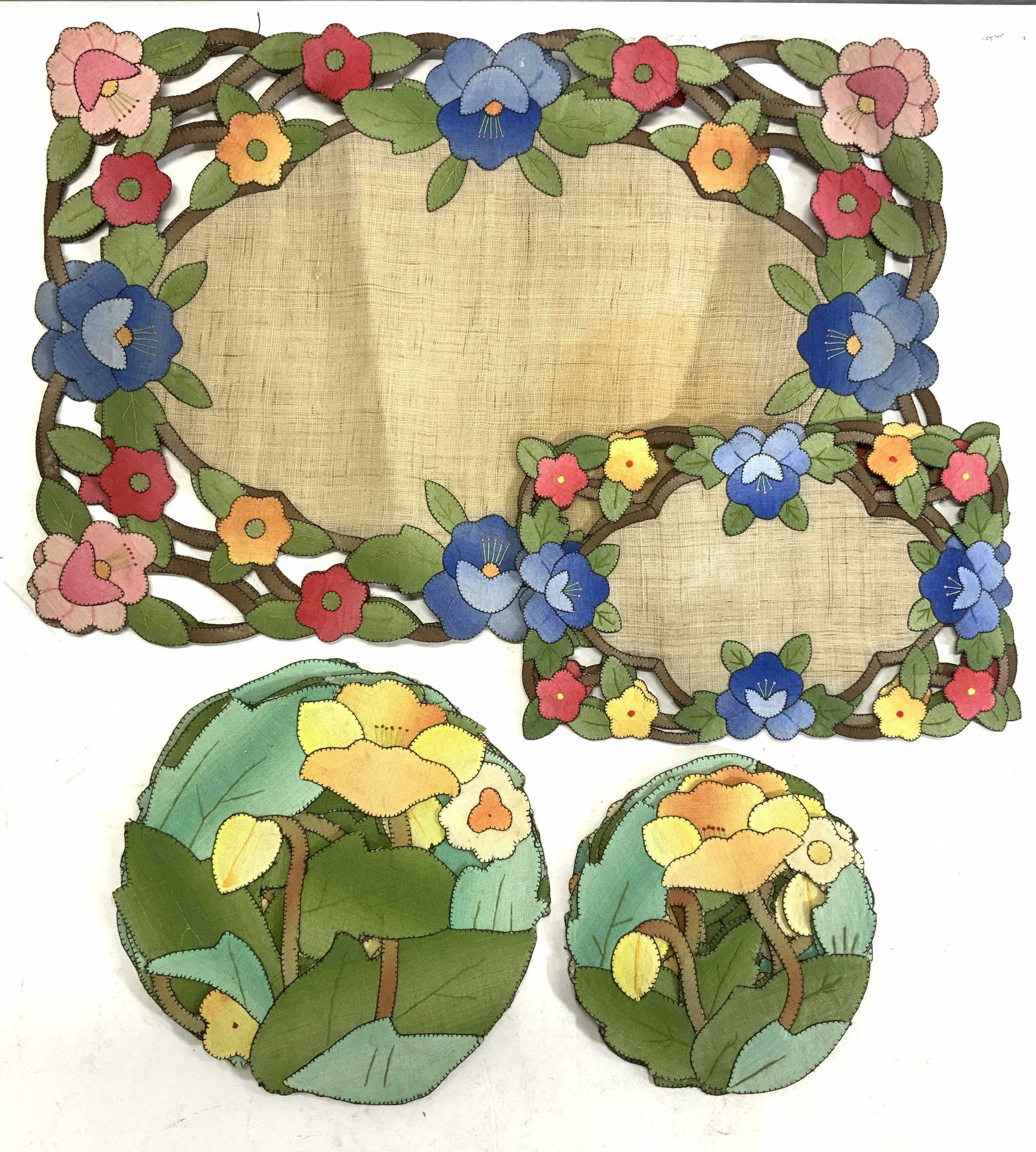 Set 16 Hand Crafted Linen Applique Table Linens (1 of 6)