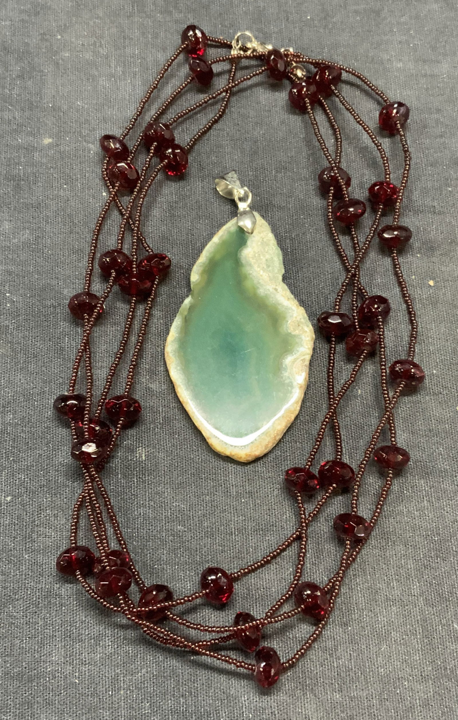 Lot 2 Red Crystal Necklace, Green Agate Pendant (1 of 6)