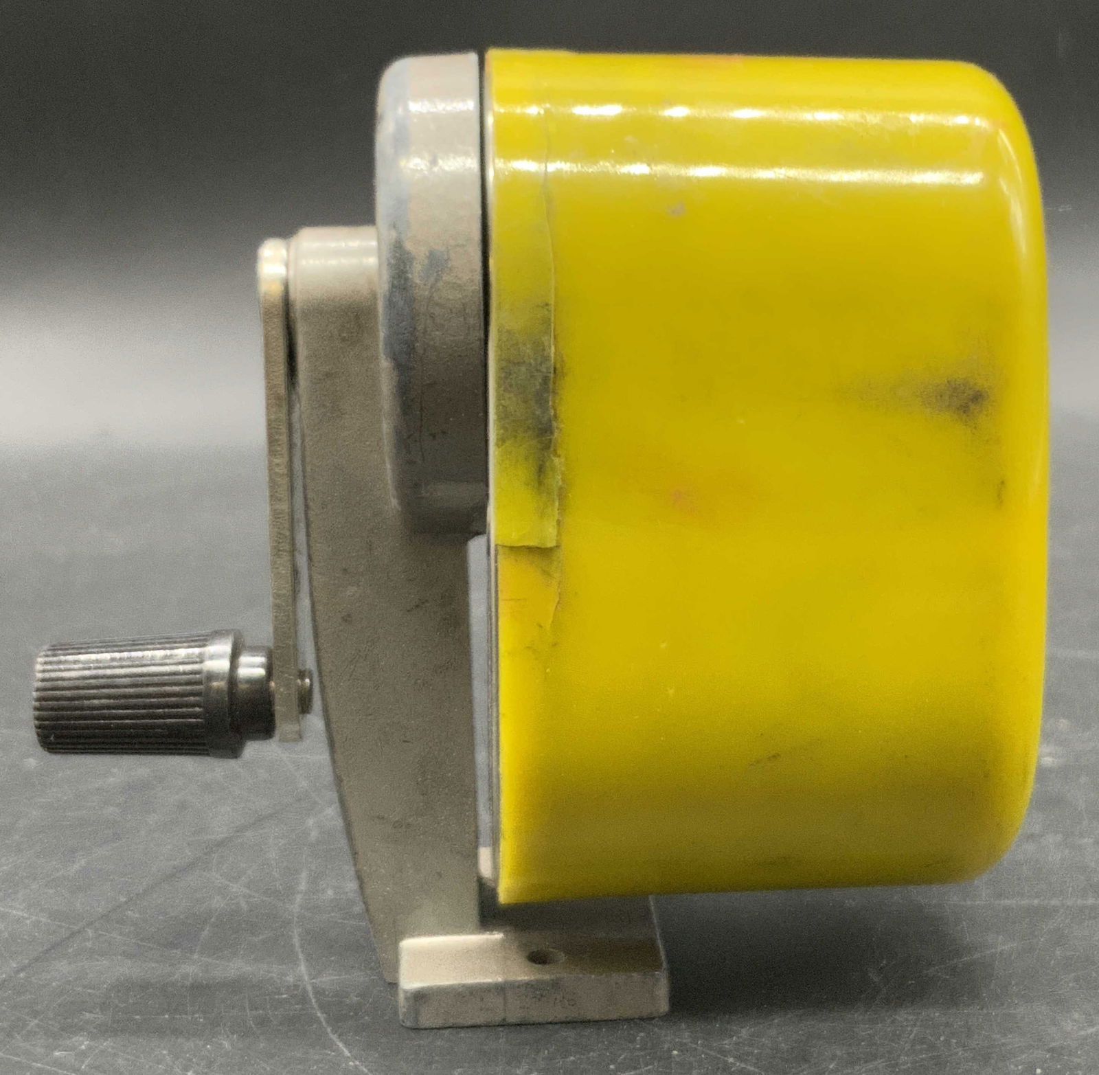 Vintage Yellow BULLDOG Pencil Sharpener, USA (1 of 9)