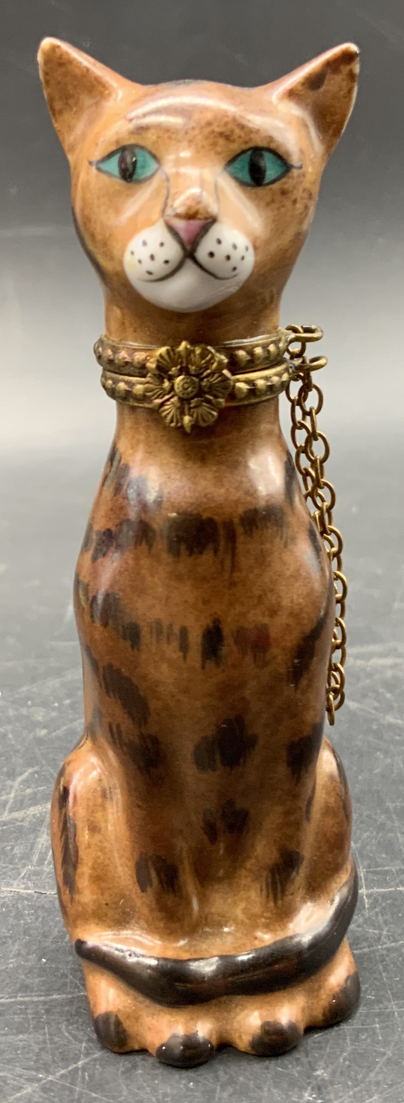 LIMOGES FRANCE CHAMART Porcelain Cat Pill Box (1 of 8)