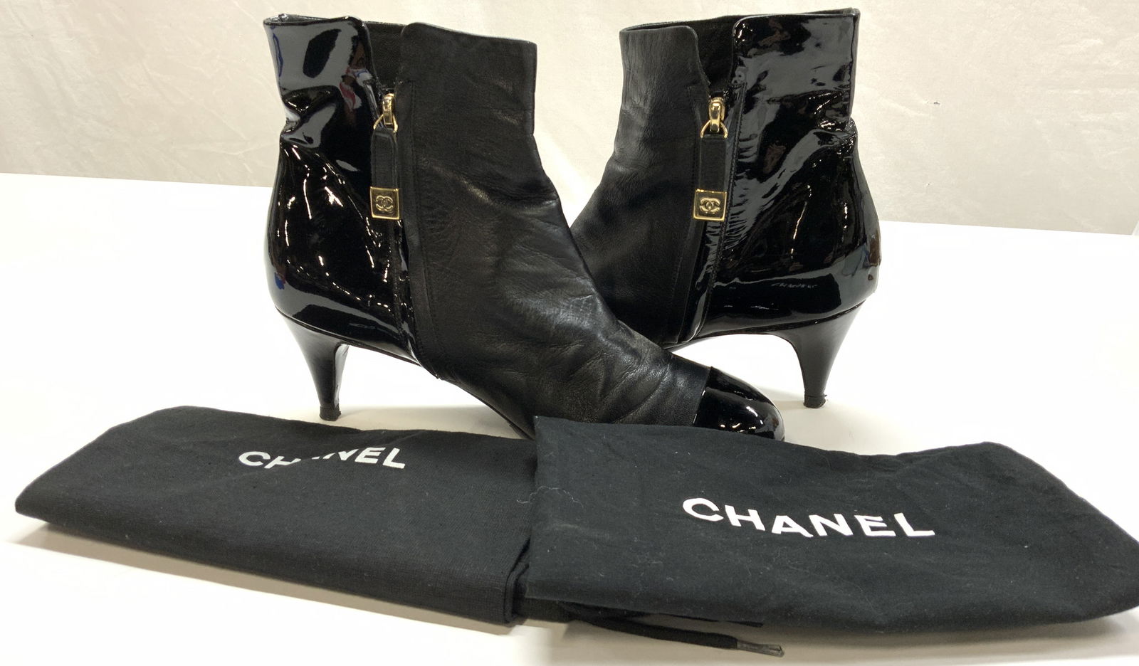 CHANEL Italy Patent Leather Ankle Boots w Bags (1 of 11)