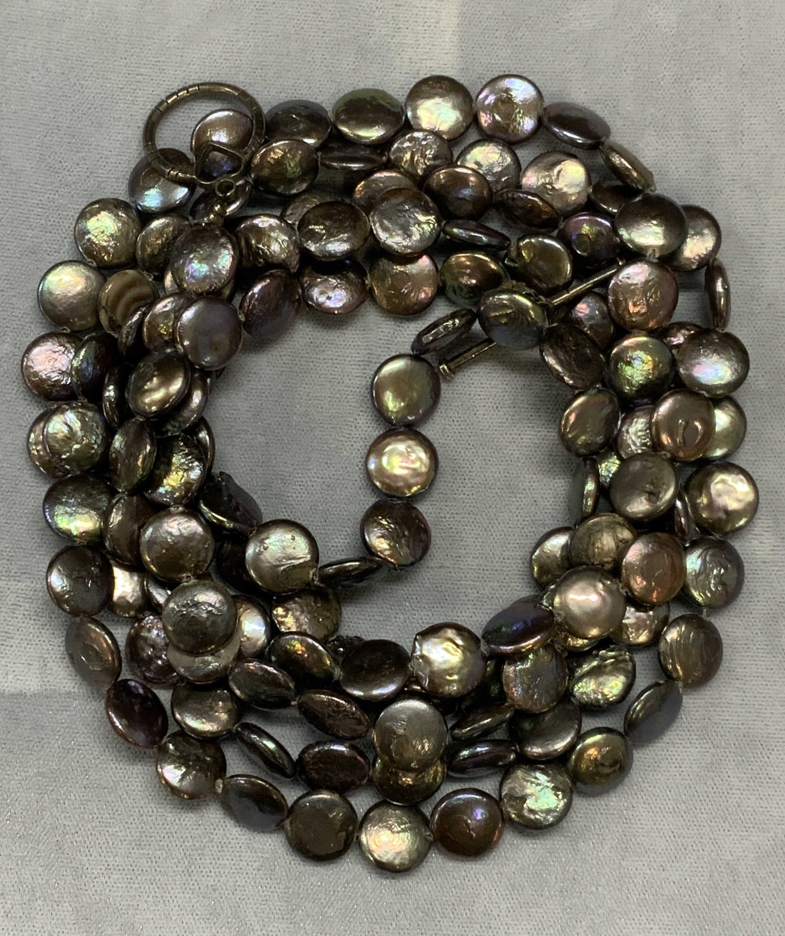 Vintage Faux Tahitian Pearl Beaded Necklace: Vintage faux Tahitian pearl beaded necklace. Drop length approx. 30.5 inches. Some chipping observed. Some surface wear including scratching observed. Estate jewelry, costume jewelry, cocktail jewelry