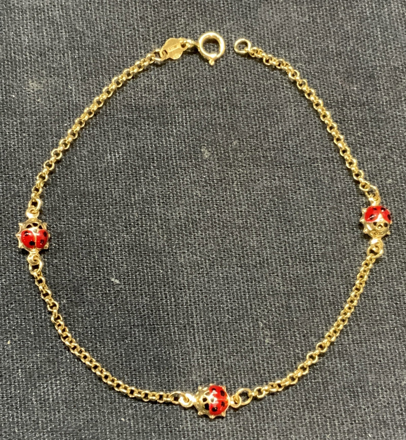 Vintage Hallmarked 18k Gold Ladybug Bracelet: Vintage hallmarked 18k gold bracelet with enameled ladybug motif. Hallmarked illegibly and marked 750. Measures approx. 7 inches long. Total weight 1.3 dwt. Some surface wear including scratching obse