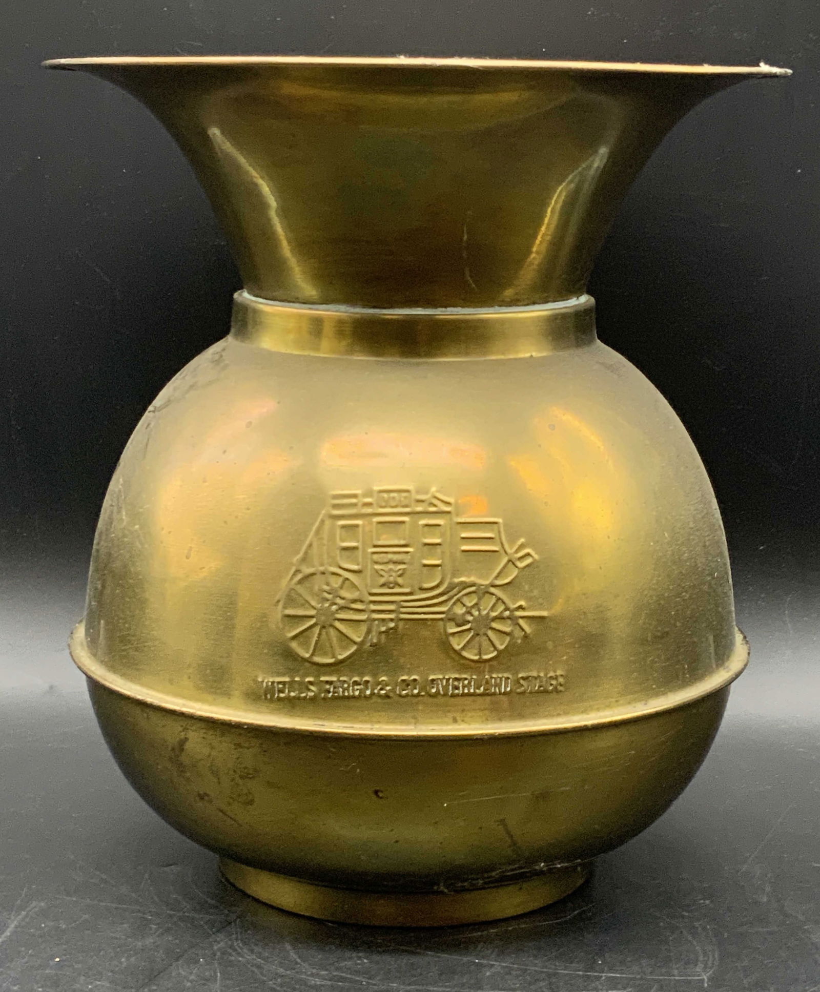 WELLS FARGO & CO. Vintage Brass Spittoon (1 of 9)
