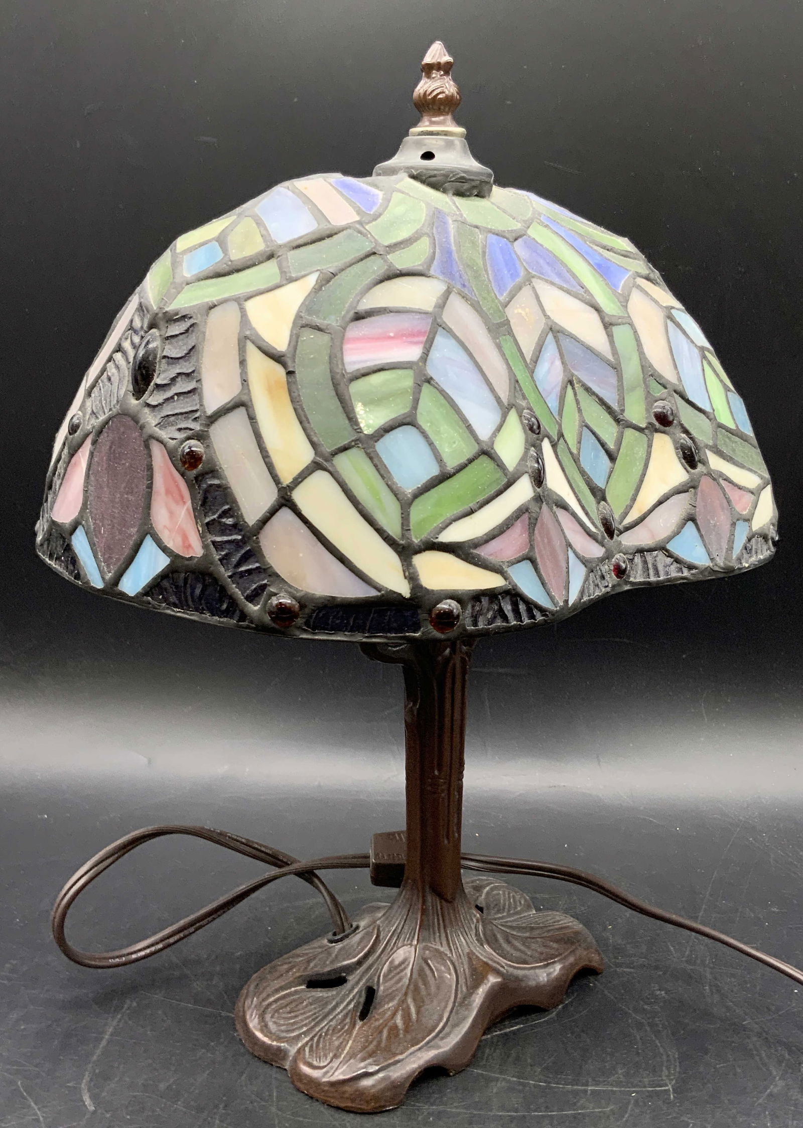 Tiffany Style Multicolored Slag Glass Table Lamp (1 of 11)