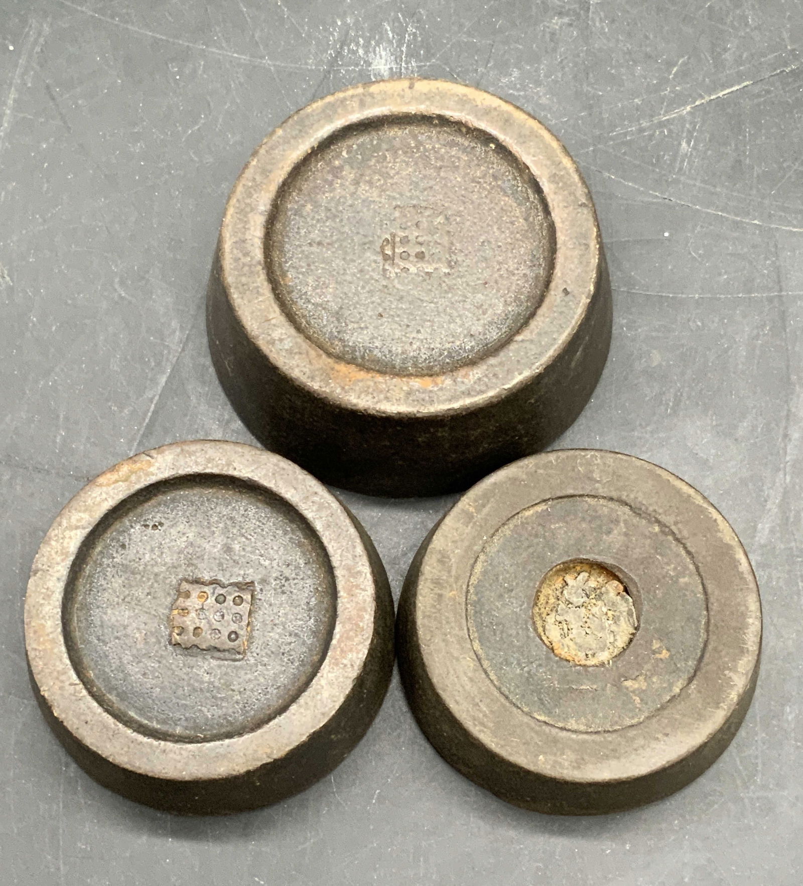 Lot 3 Vintage Iron Scale Weights, 1 & 2 LBS (1 of 6)