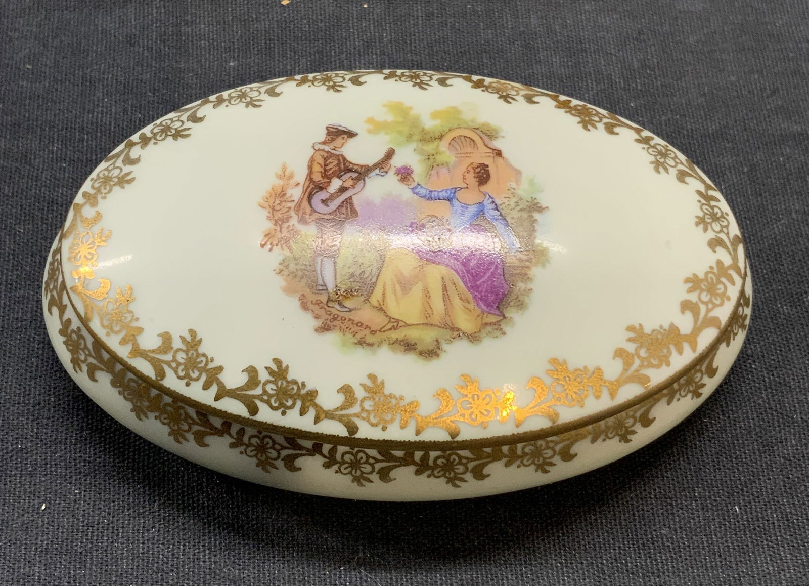 Limoges La Reine Porcelain Trinket Box, France (1 of 7)