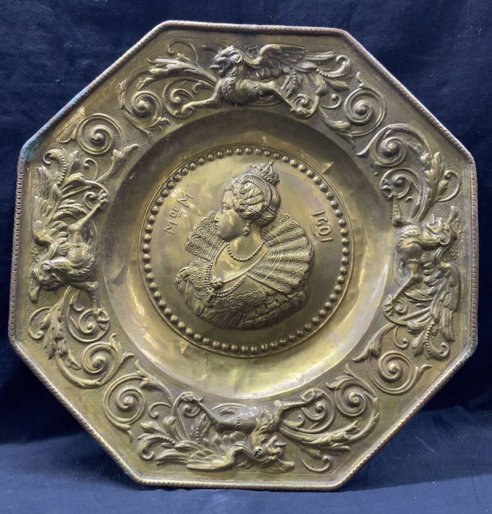 Vtg Brass Embossed Marie De Medici Wall Dish 23in (1 of 8)