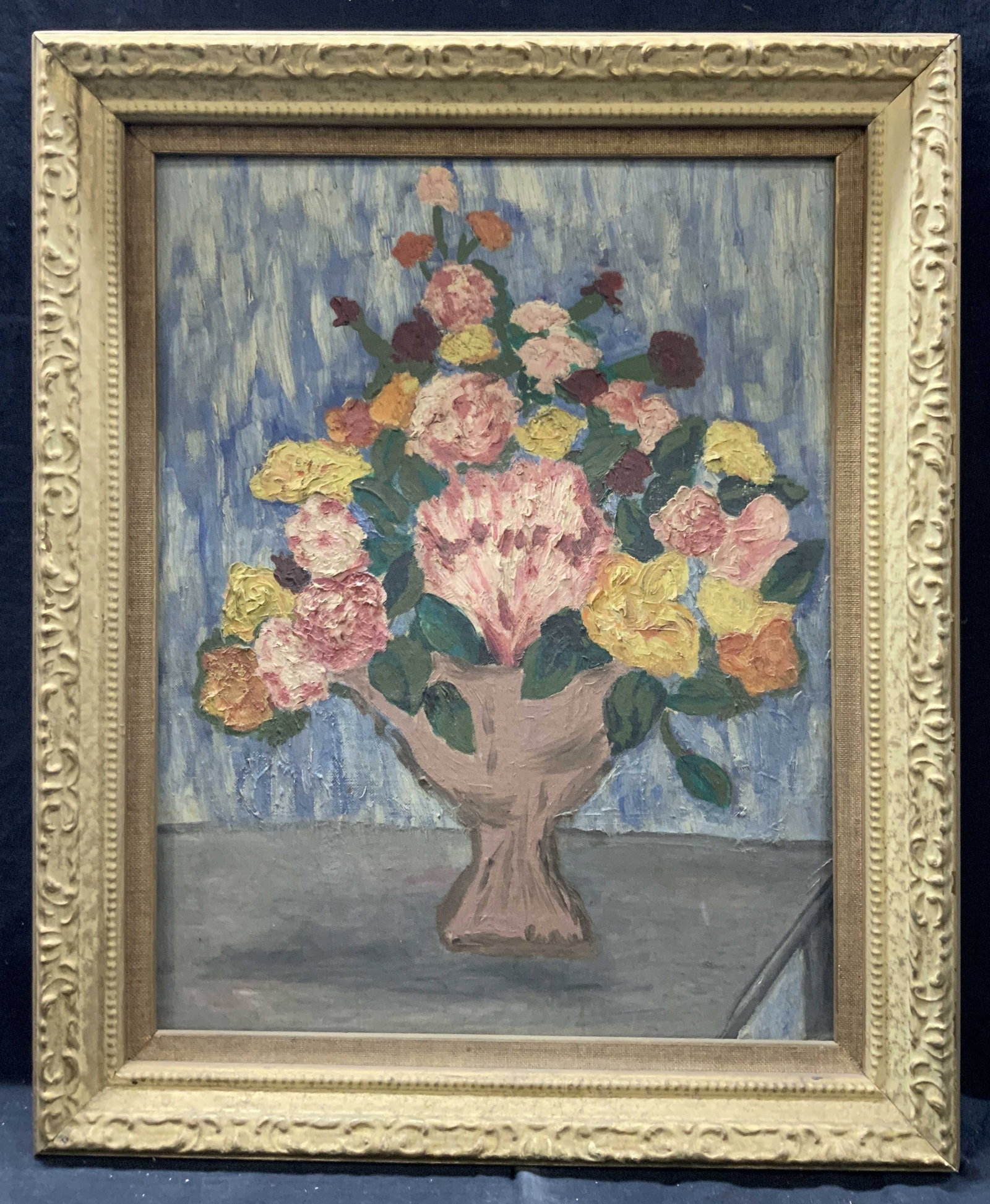 Vtg Floral Still Life Oil Painting: Vintage floral oil painting depicting a still life of a bouquet of flowers, Framed in a light tone wooden frame with raised scroll motifs on edges. Approx 22 x 18 inches window measures 17.5 x 13 inch