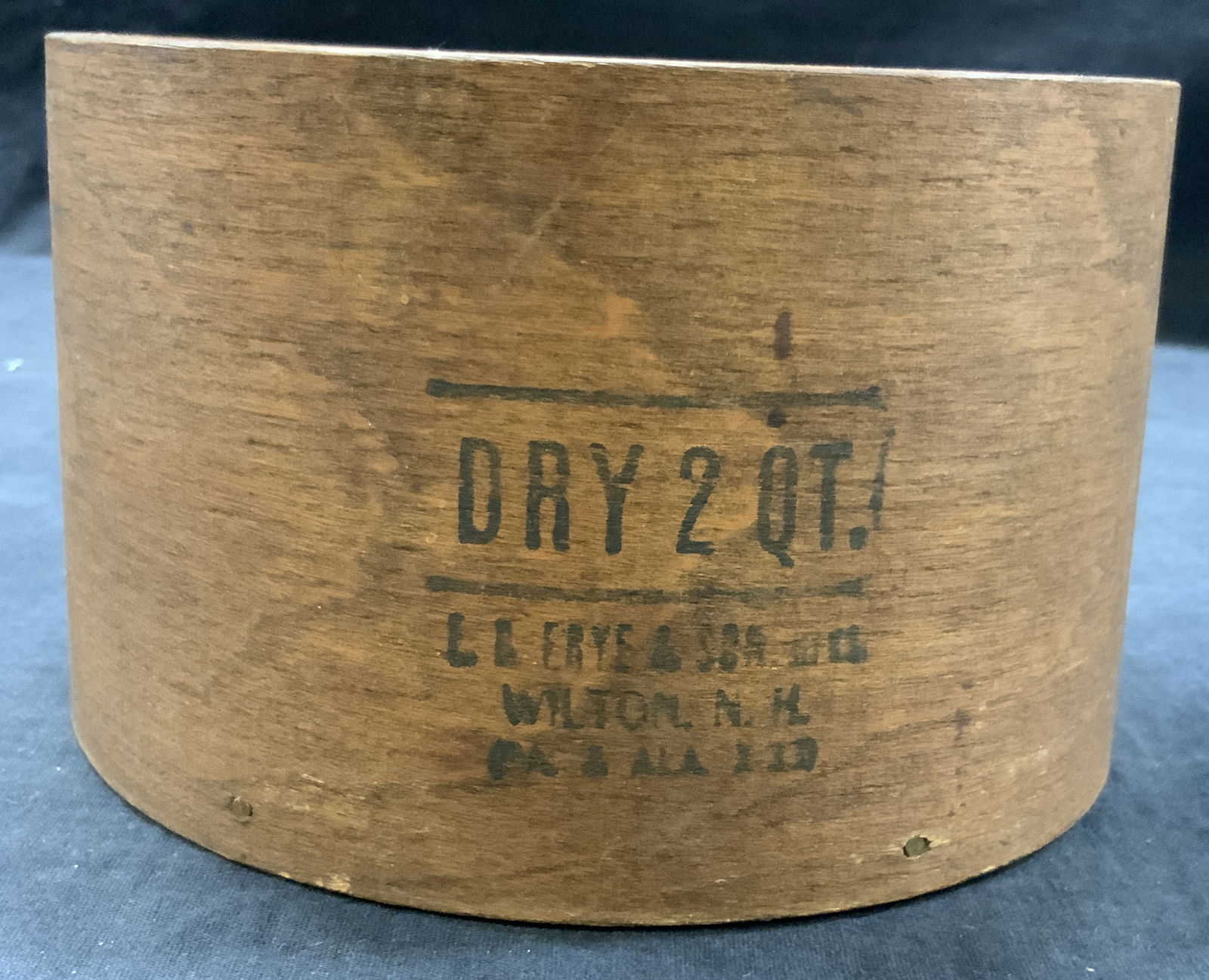 Vtg E.B Frye & Son 2Qt Woodgrain Shaker Box (1 of 6)