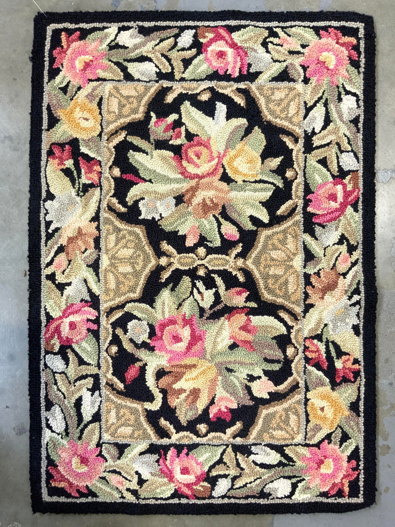 PETIT POINT Vntg Floral Hand Hooked Area Rug (1 of 8)