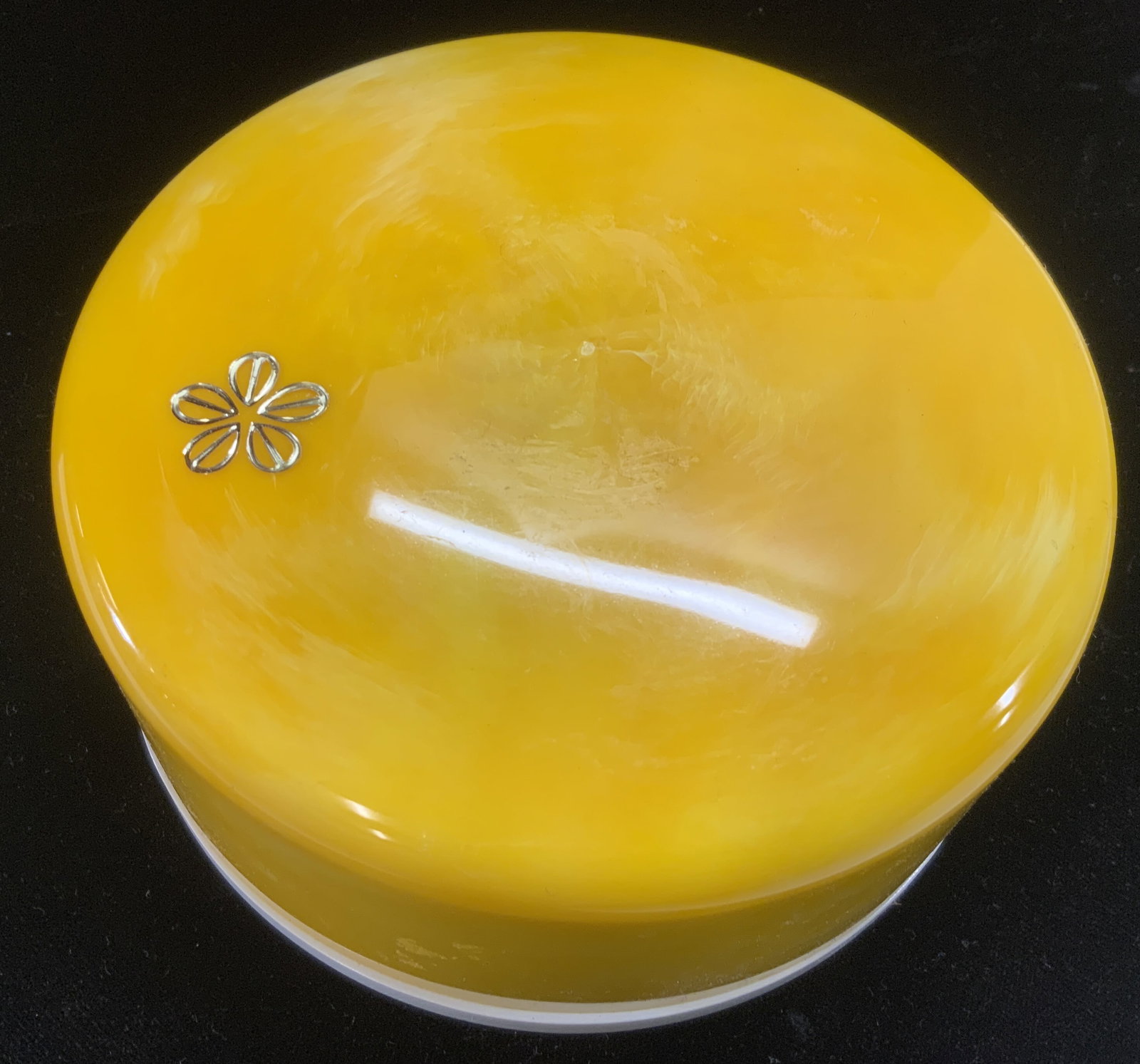 Clairol California Girl Pouf Body Powder , New: Clairol Perfumed California Girl Pouf- down powder. 6 oz. In bright yellow case. Never used Pouf. Powder is covered. Measures 5.25 in. Wide x 2.25 in ht. Has a robust perfume smell ., Ladies cosmetics