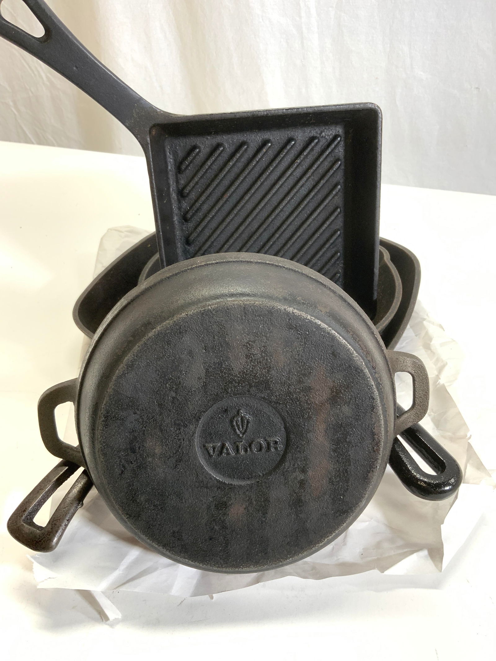 Lot 4 Cast Iron Pans- Valor, Lava, Kitchen Supply (1 of 9)