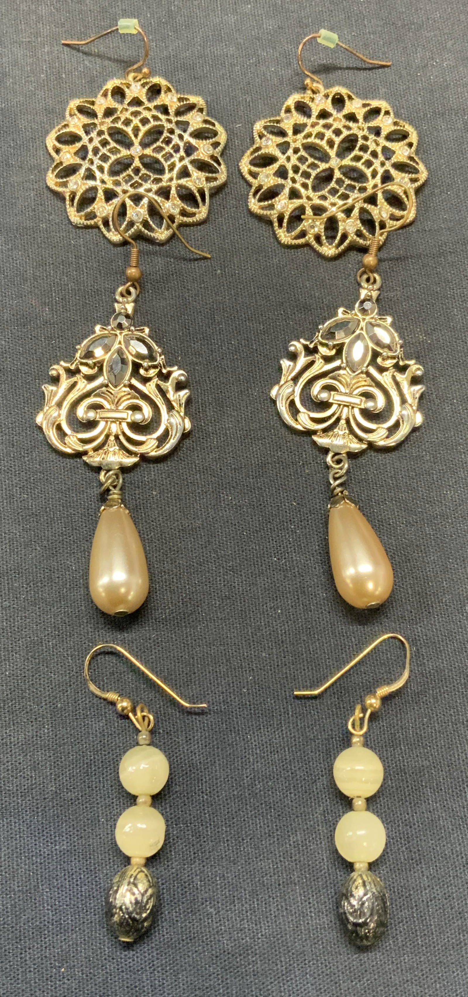 Lot 3 Vintage Gold Tone Earrings (1 of 6)