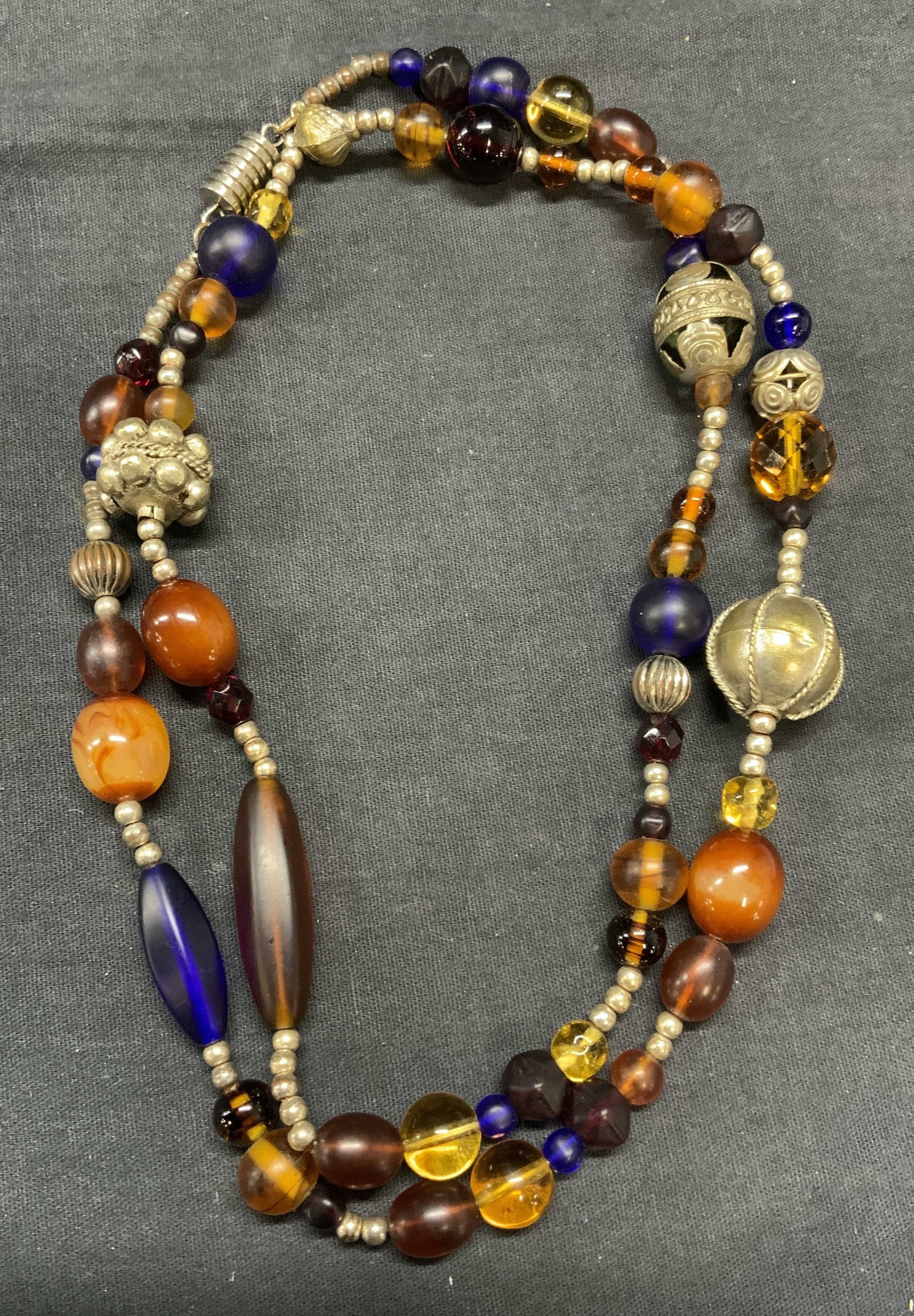 Vintage Silver Tone & Glass Beaded Necklace: Vintage silver tone and multi color glass beaded necklace. Drop length approx. 17.5 inches. Some surface wear including scratching observed. Estate jewelry, costume jewelry, cocktail jewelry, fashion 