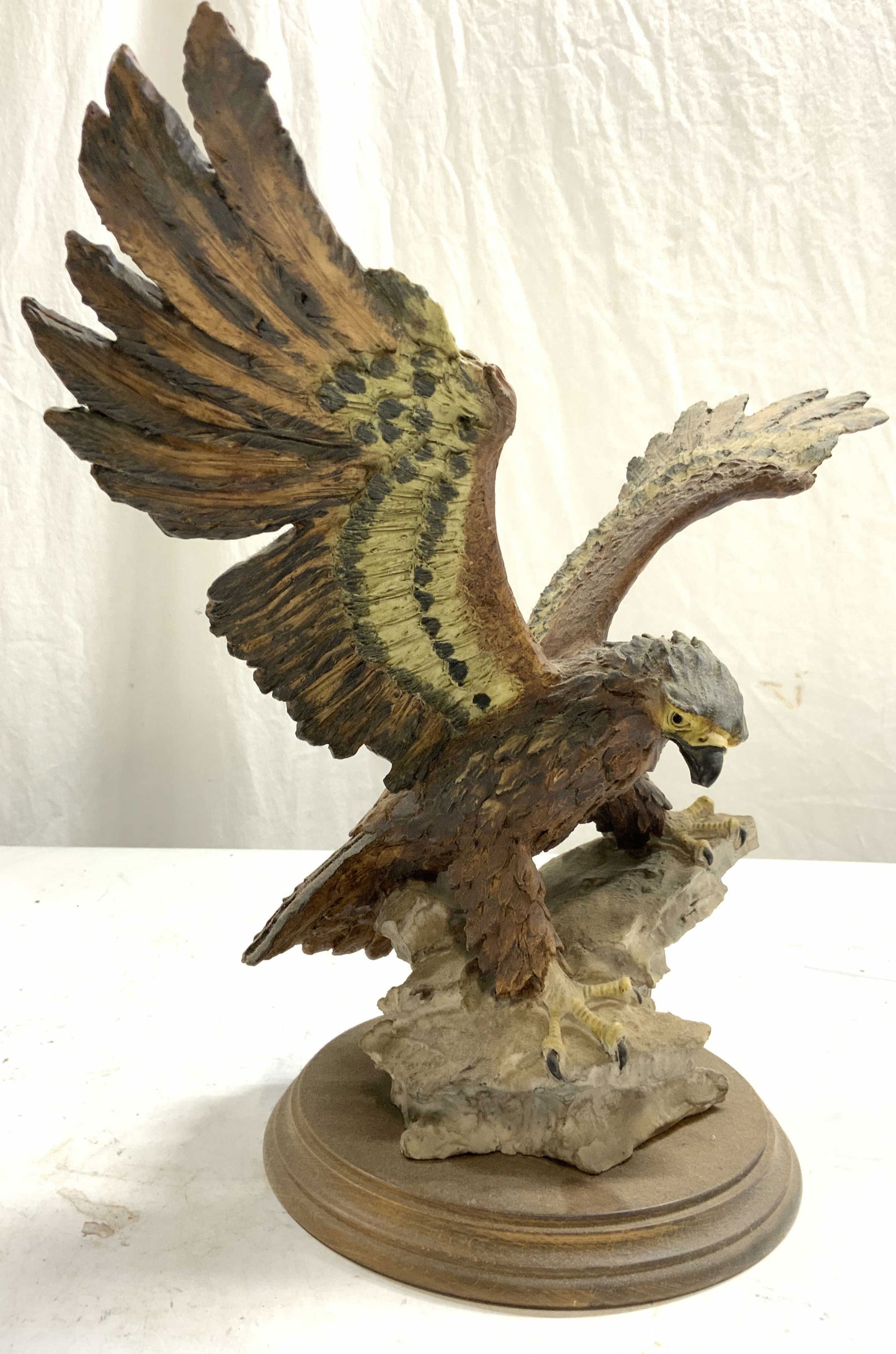GIUSEPPE ARMANI CAPODIMONTE Eagle On Rocks (1 of 8)