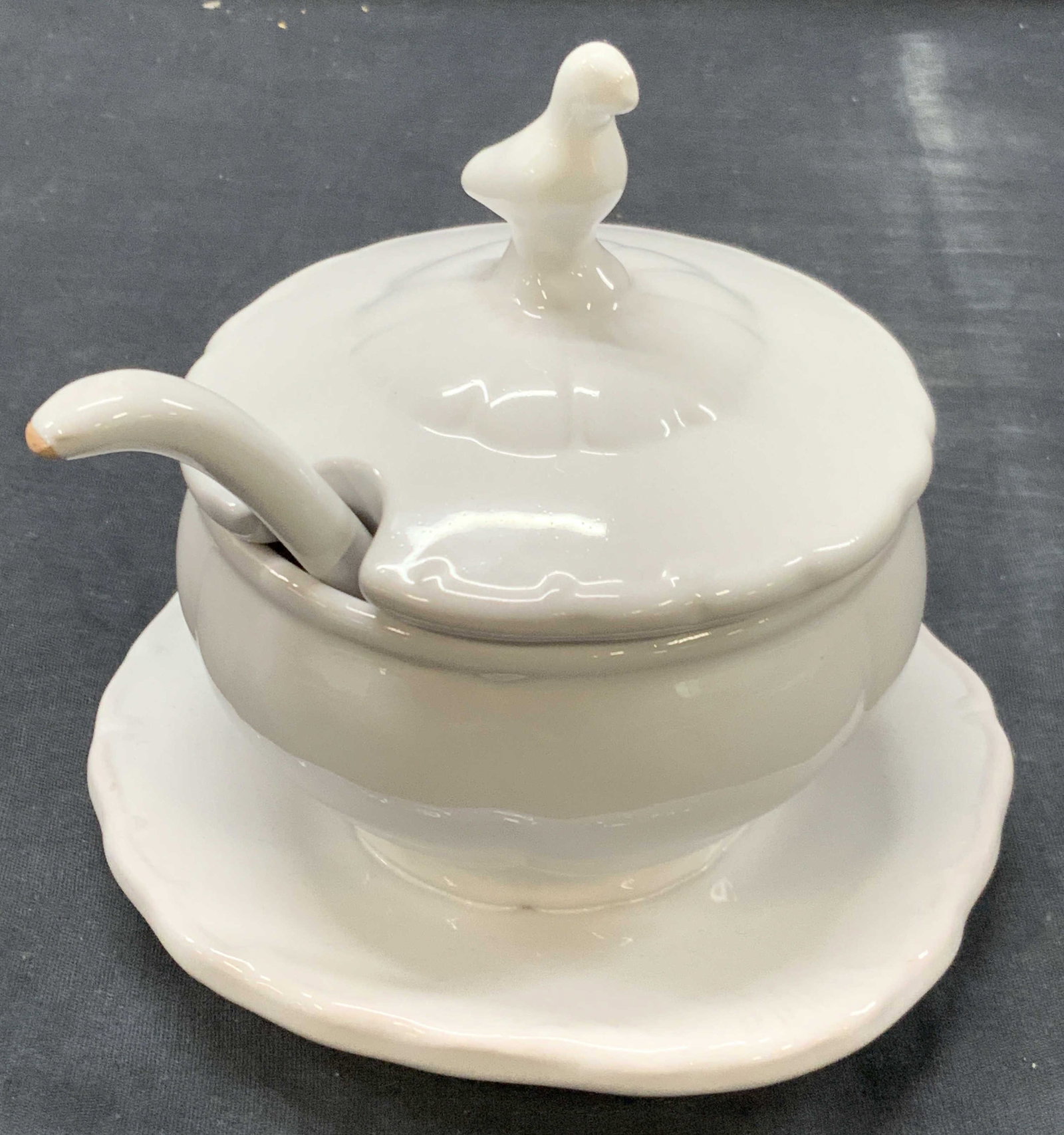 Ceramic White Bird Lidded Gravy Bowl: Ceramic made gravy bowl affixed to dish, come with lid with bird motif on lid and spoon. Approx 6 inches tall, 4 inch diameter and spoon is 4 inches long Moderate wearing to ceramic due to age and use