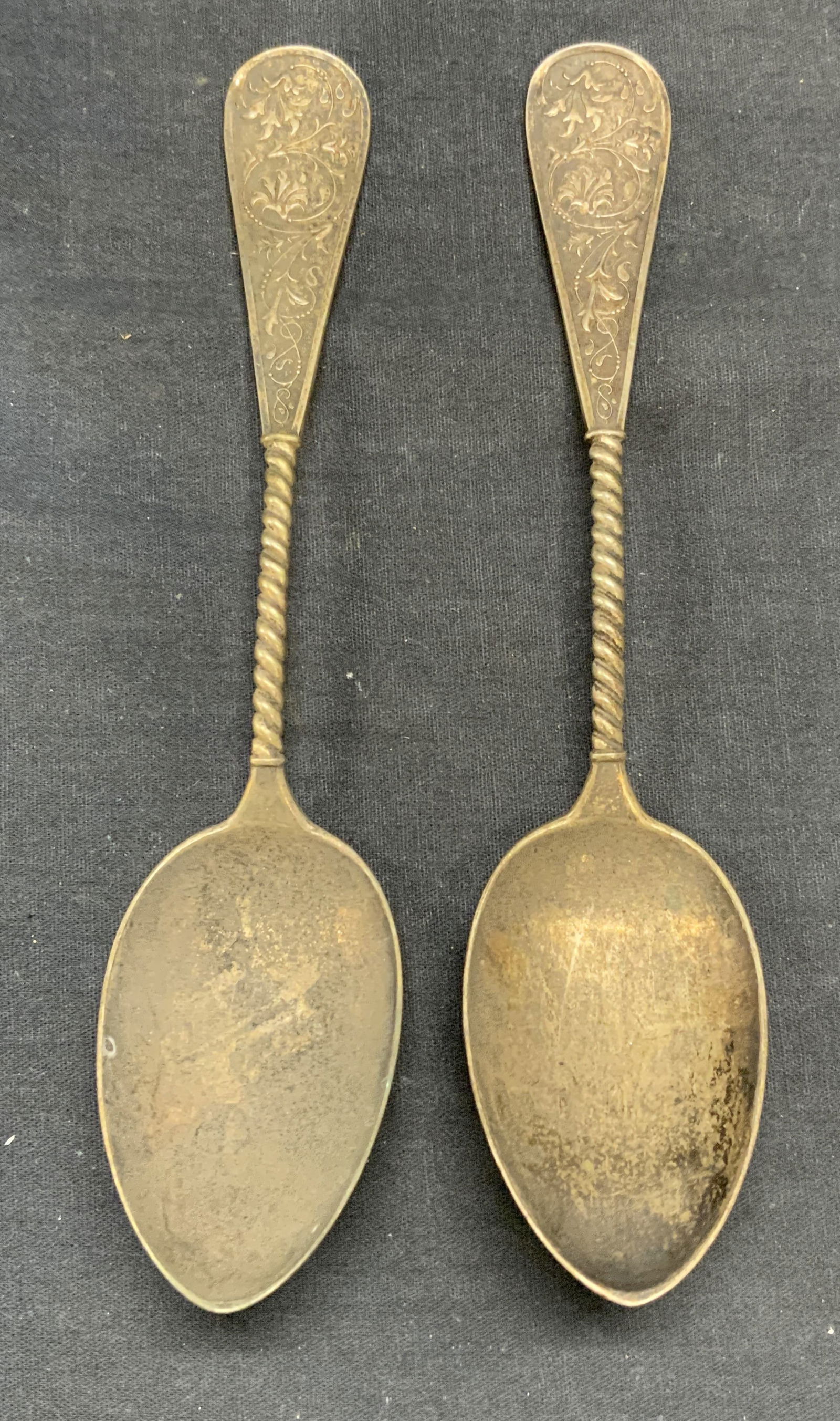 Pair Vintage Hallmarked Silver Plated Spoons (1 of 7)